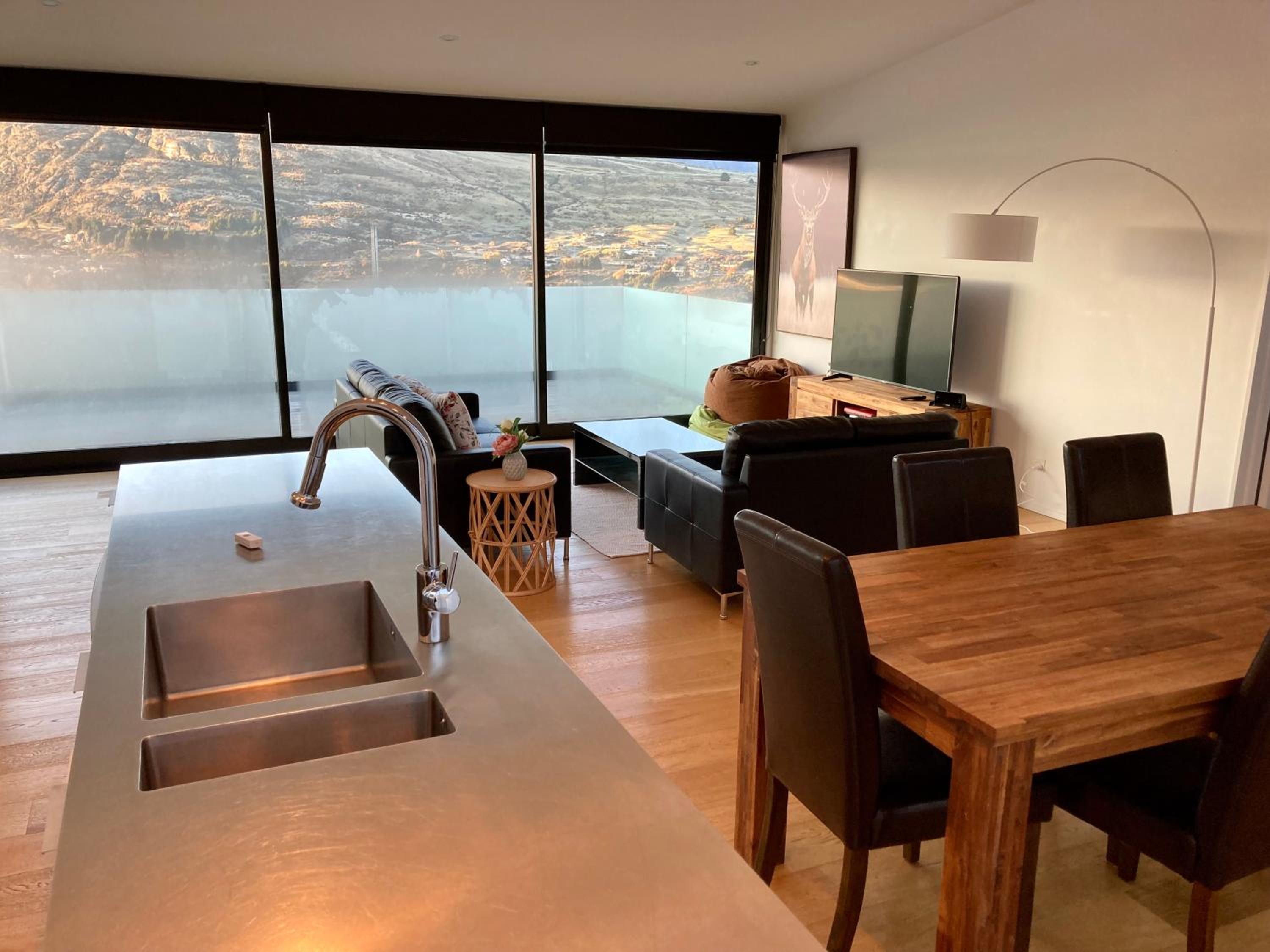 Highview terrance 3 bedrooms house queenstown view 5