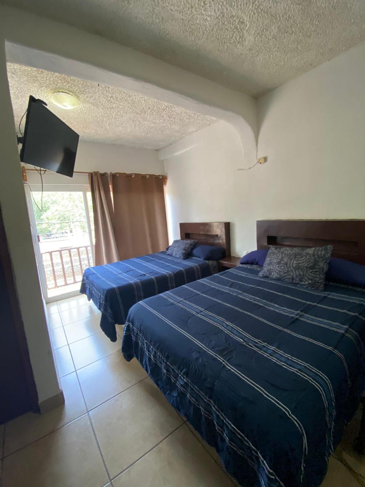 Alberca con jacuzzi cabaña y departamentos cómodos