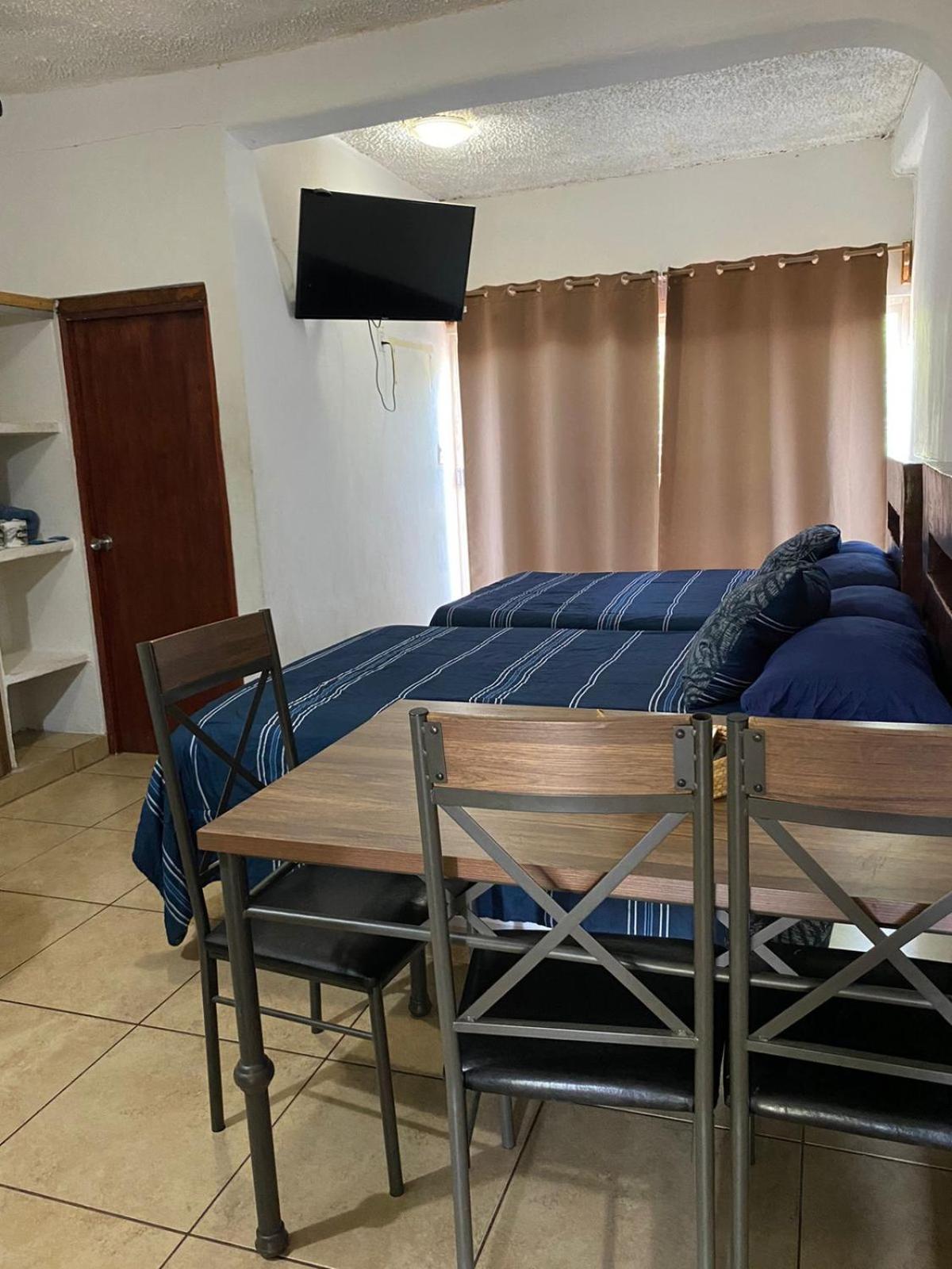 Alberca con jacuzzi cabaña y departamentos cómodos