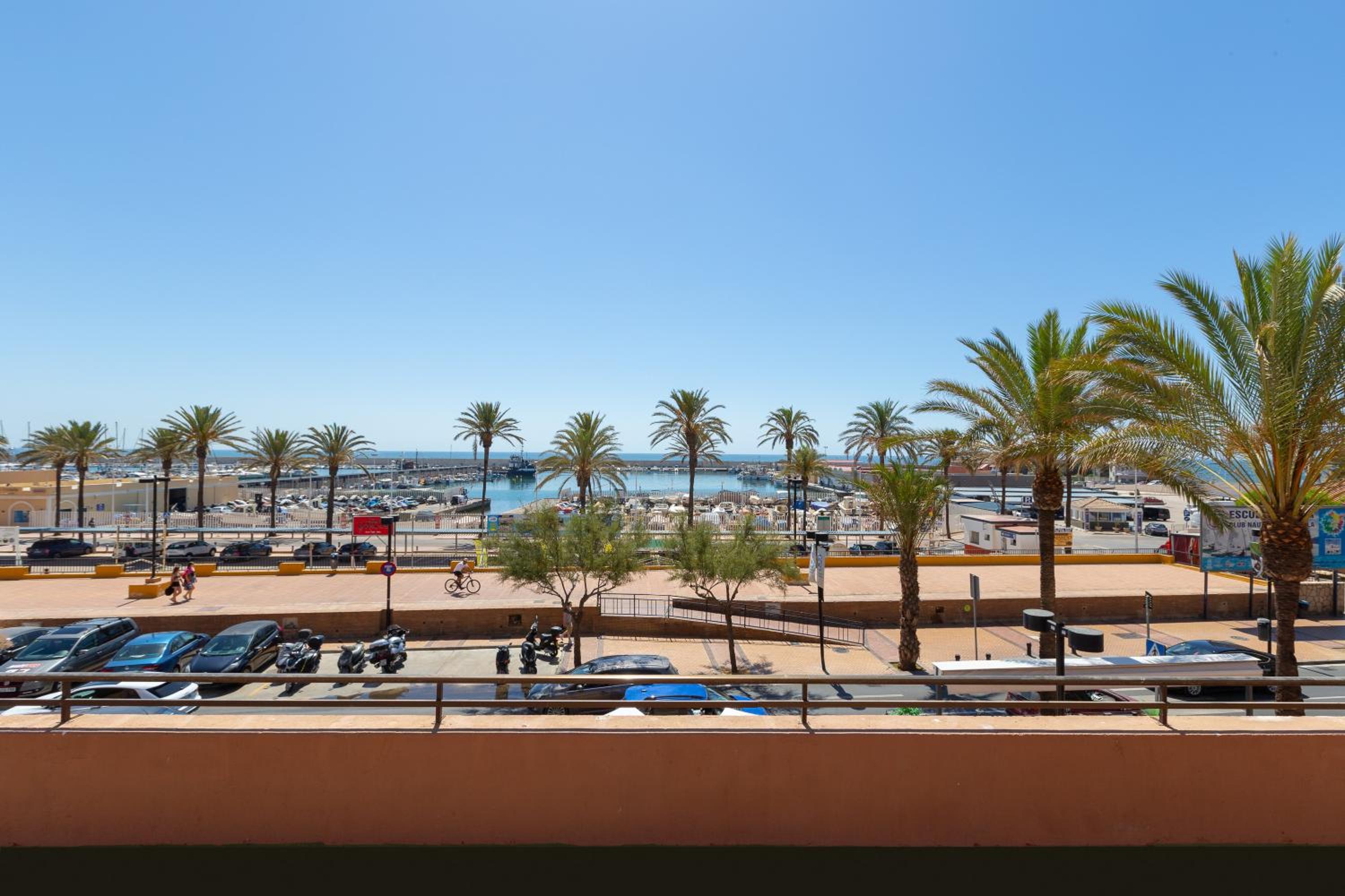 Sunny one bedroom apartment