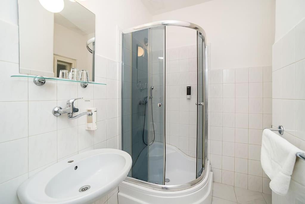 Flat in Zizkov -101- photo 2