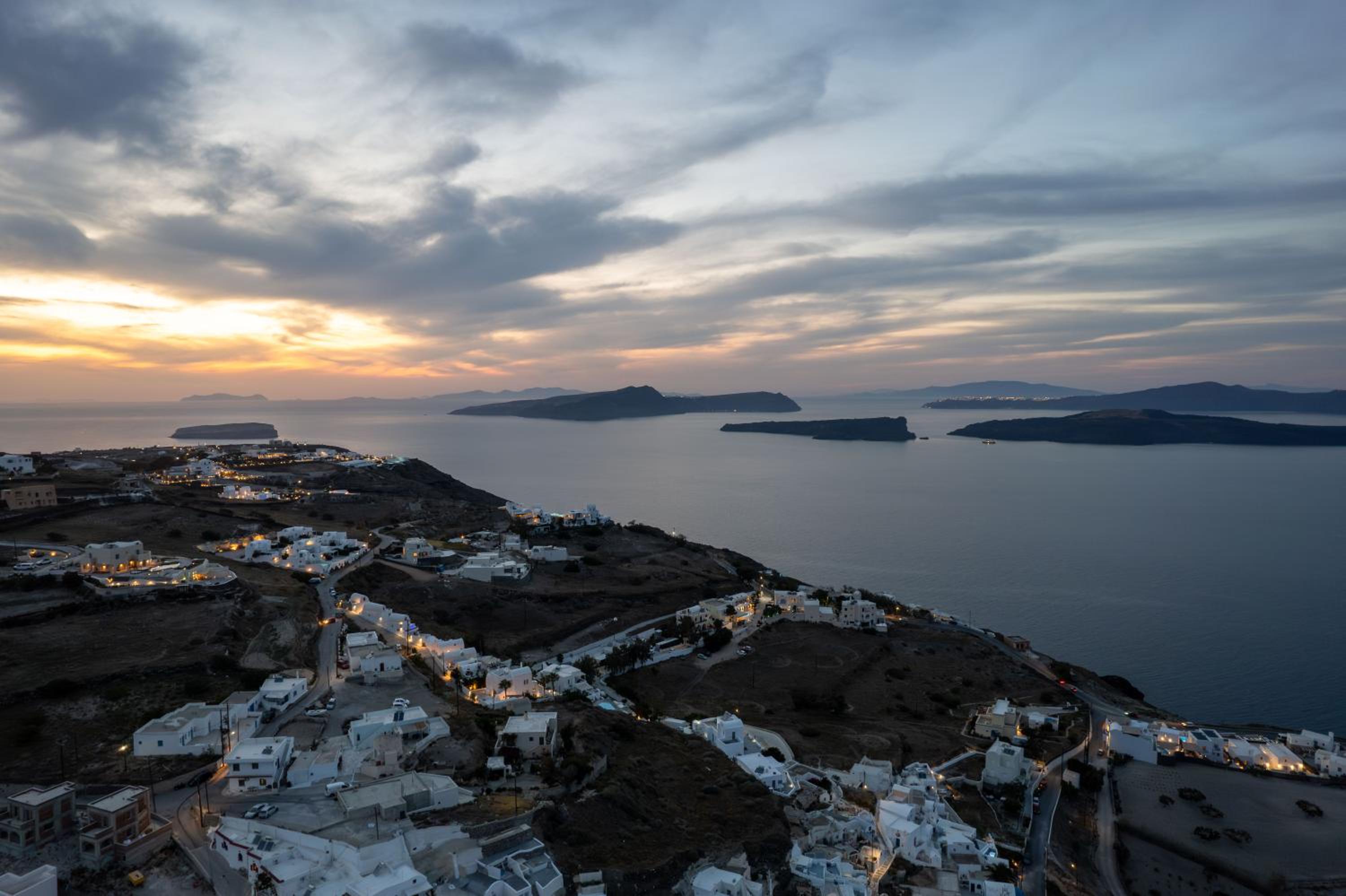 Santorita Suites