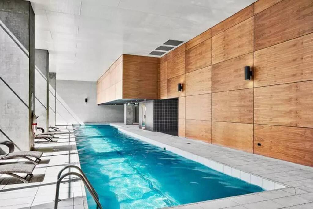 WOW Apartment on Lonsdale