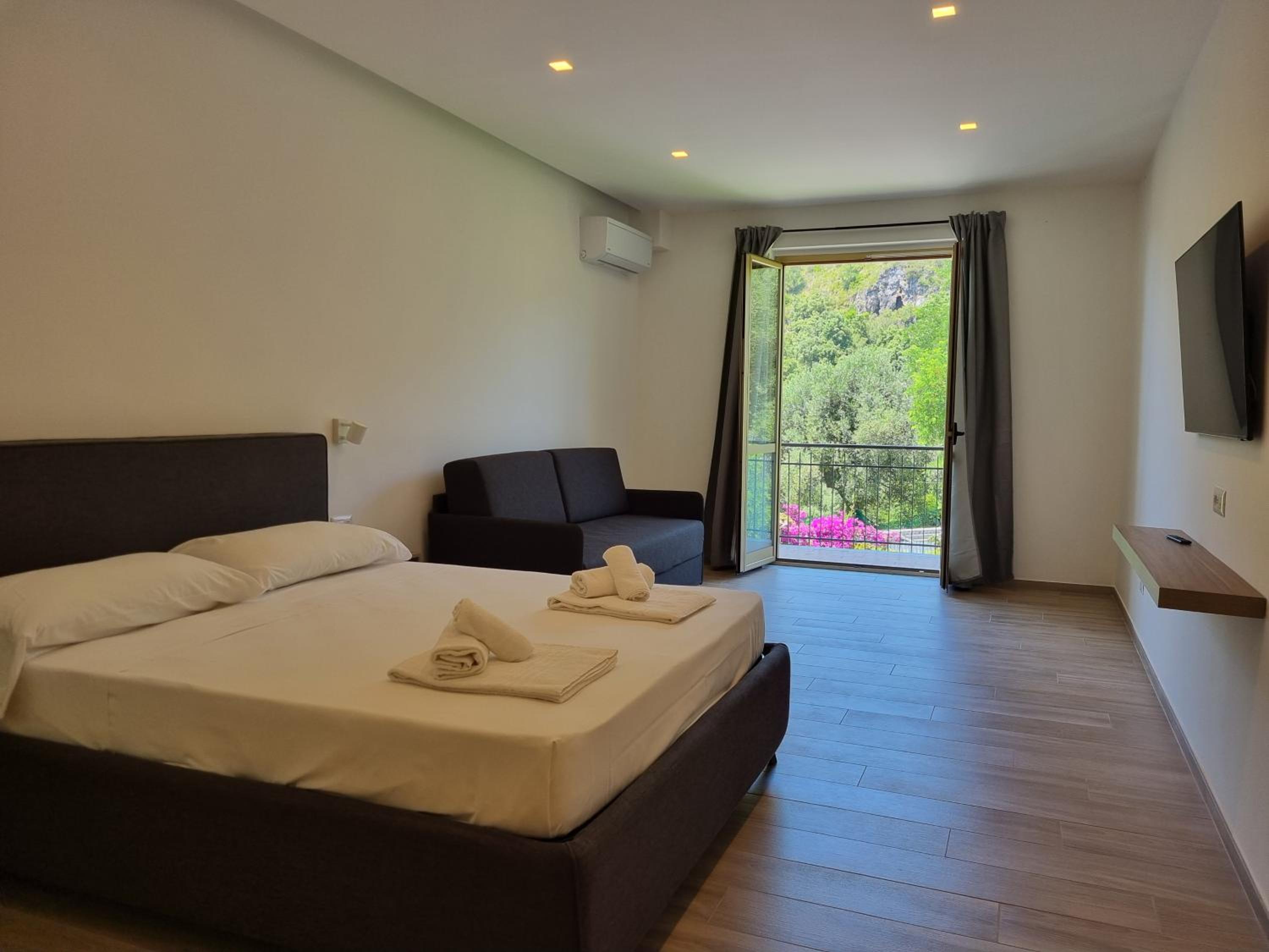 Marea Retreat Rooms