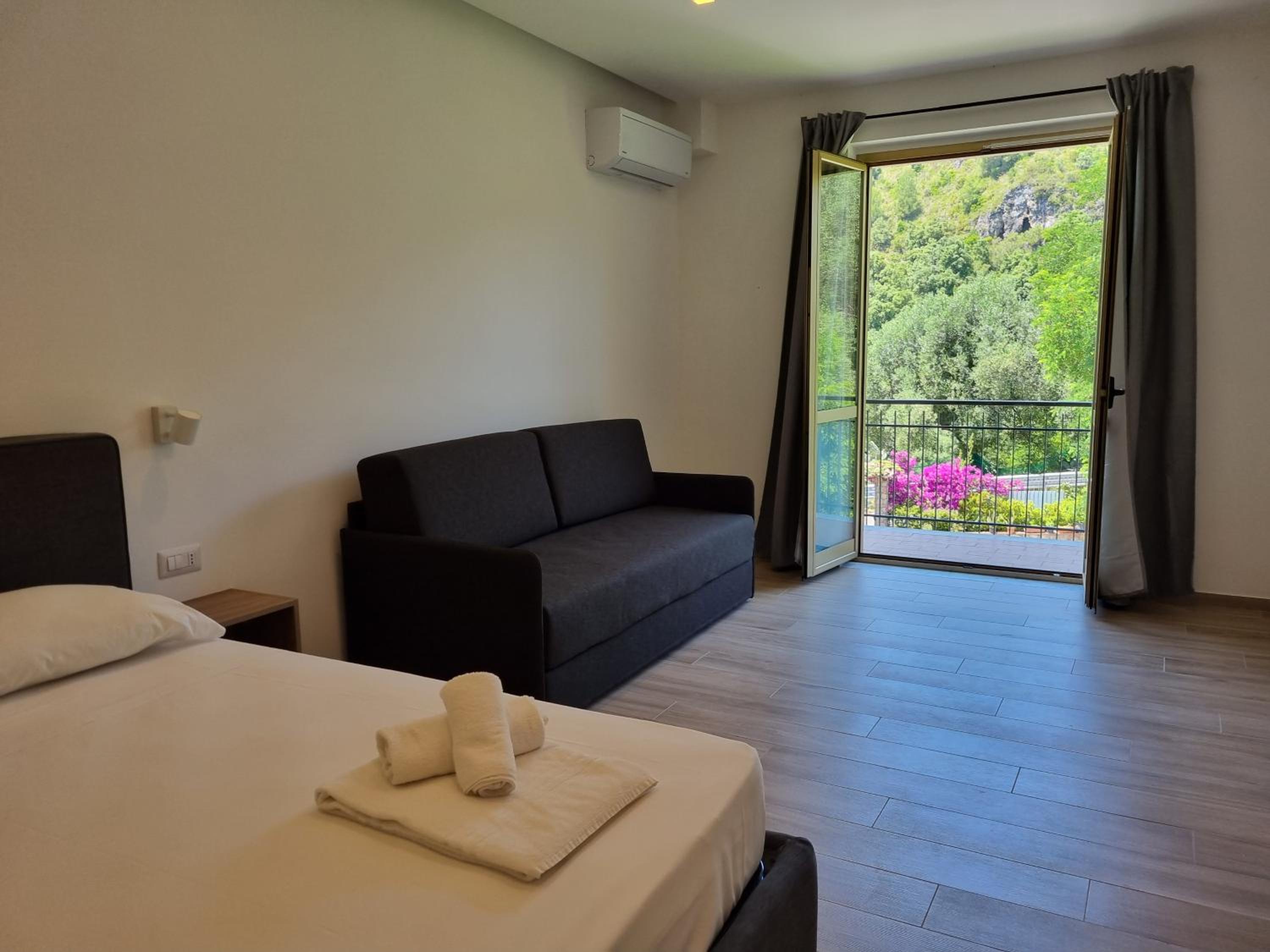 Marea Retreat Rooms
