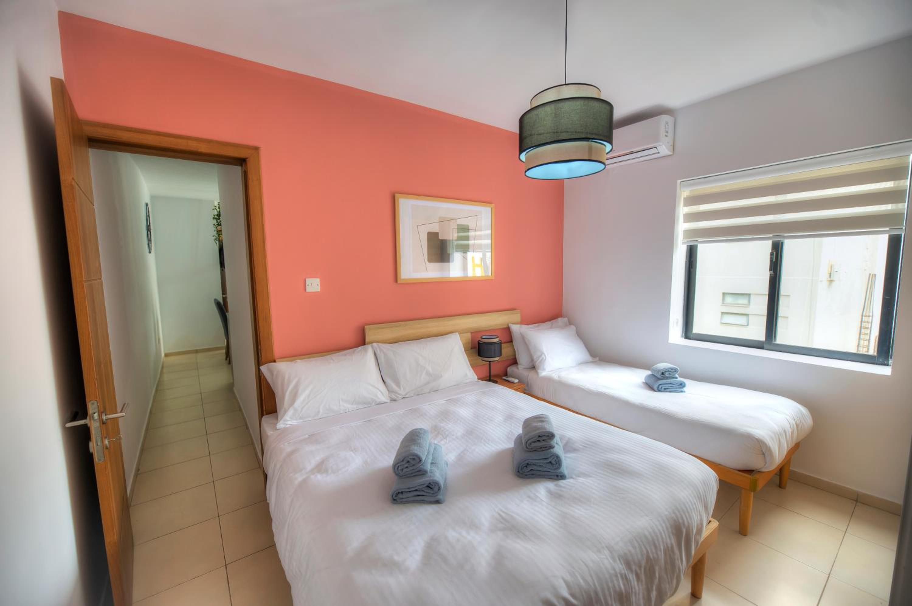 Comfortable 2bedrooms in Paceville, balcony JPOR1-3 photo 2