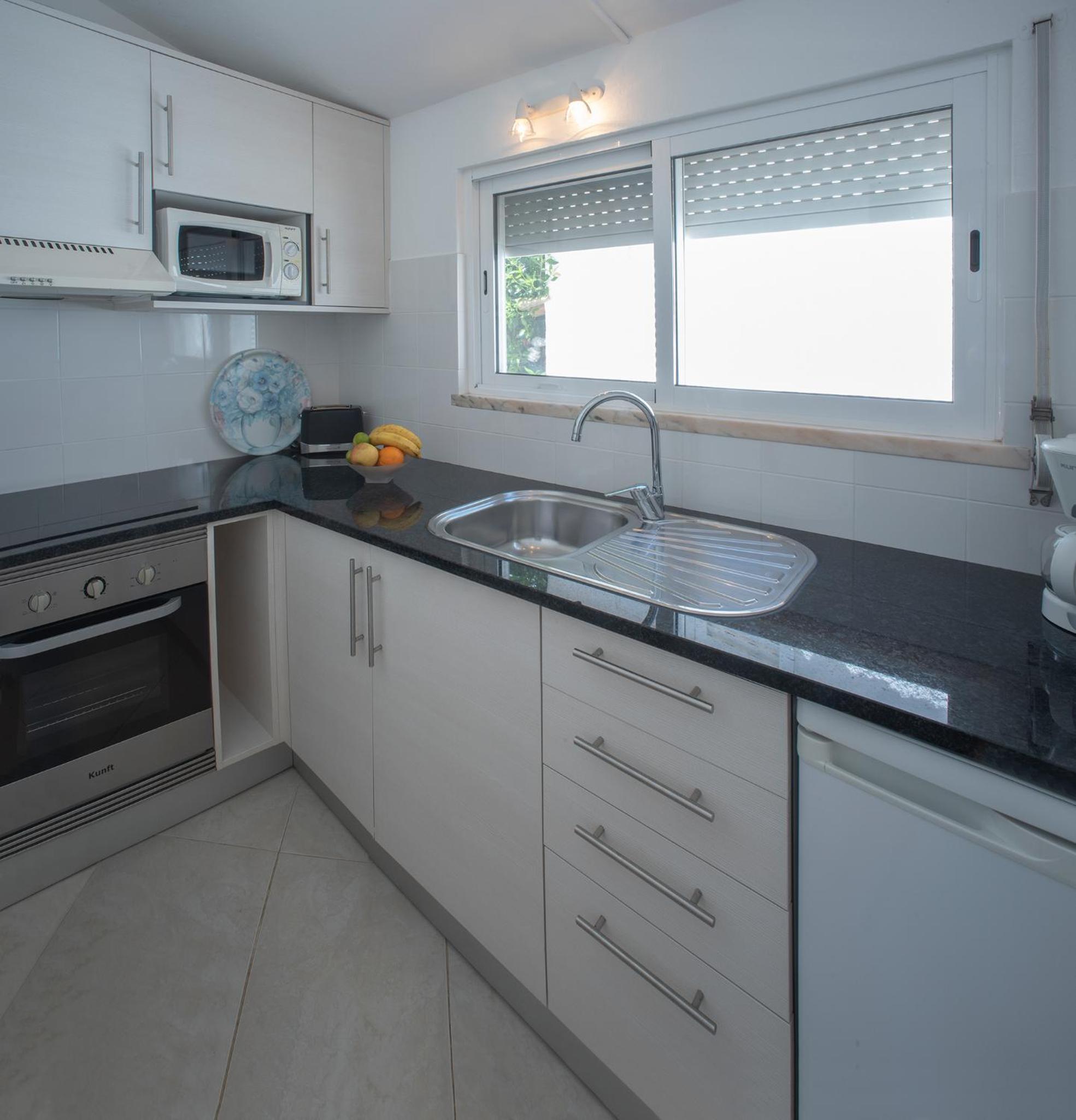 Charming Studio with Pool in Praia da Luz view 5