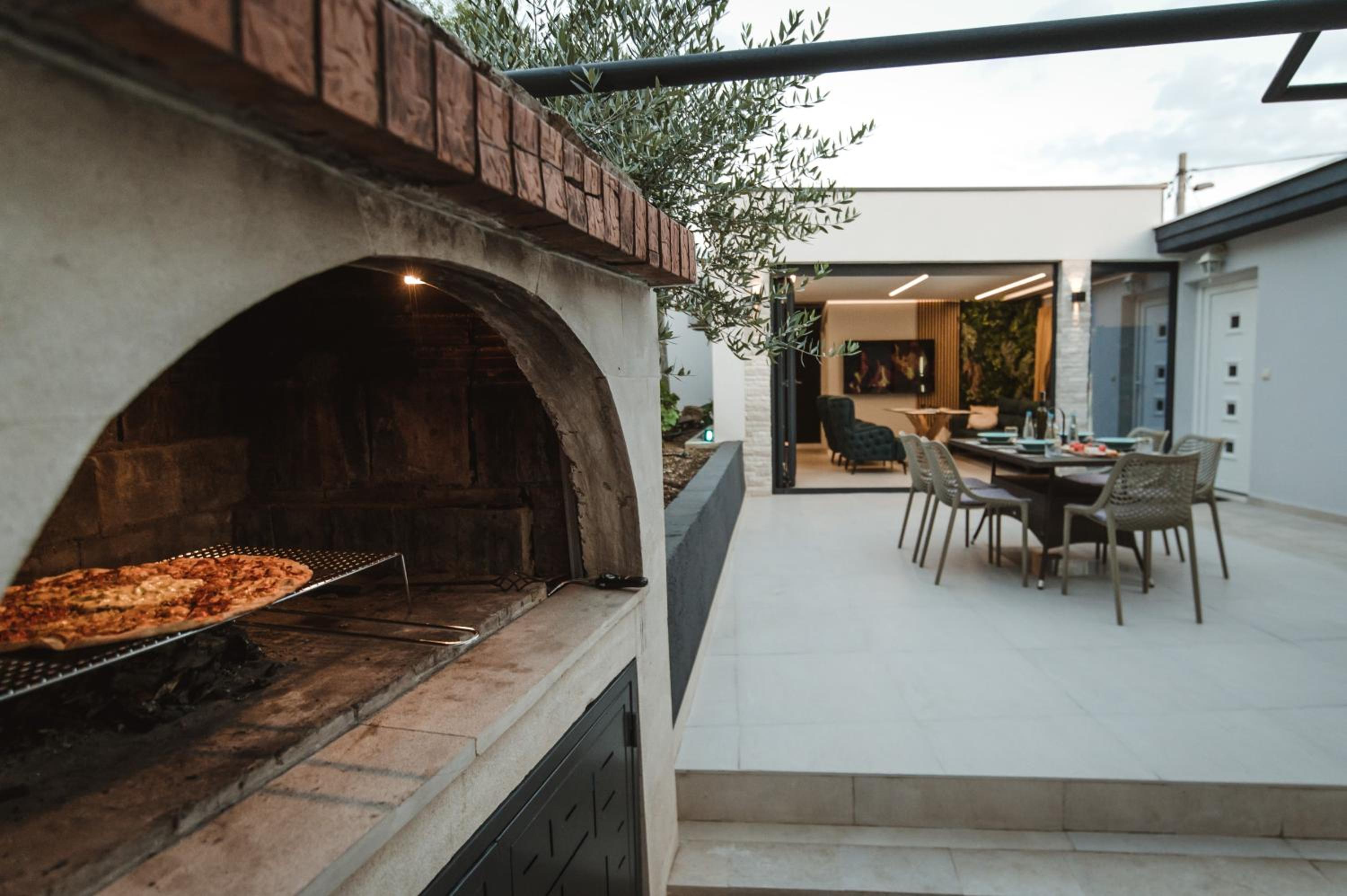 Villa View Mostar with Jacuzzi & Heated Pool