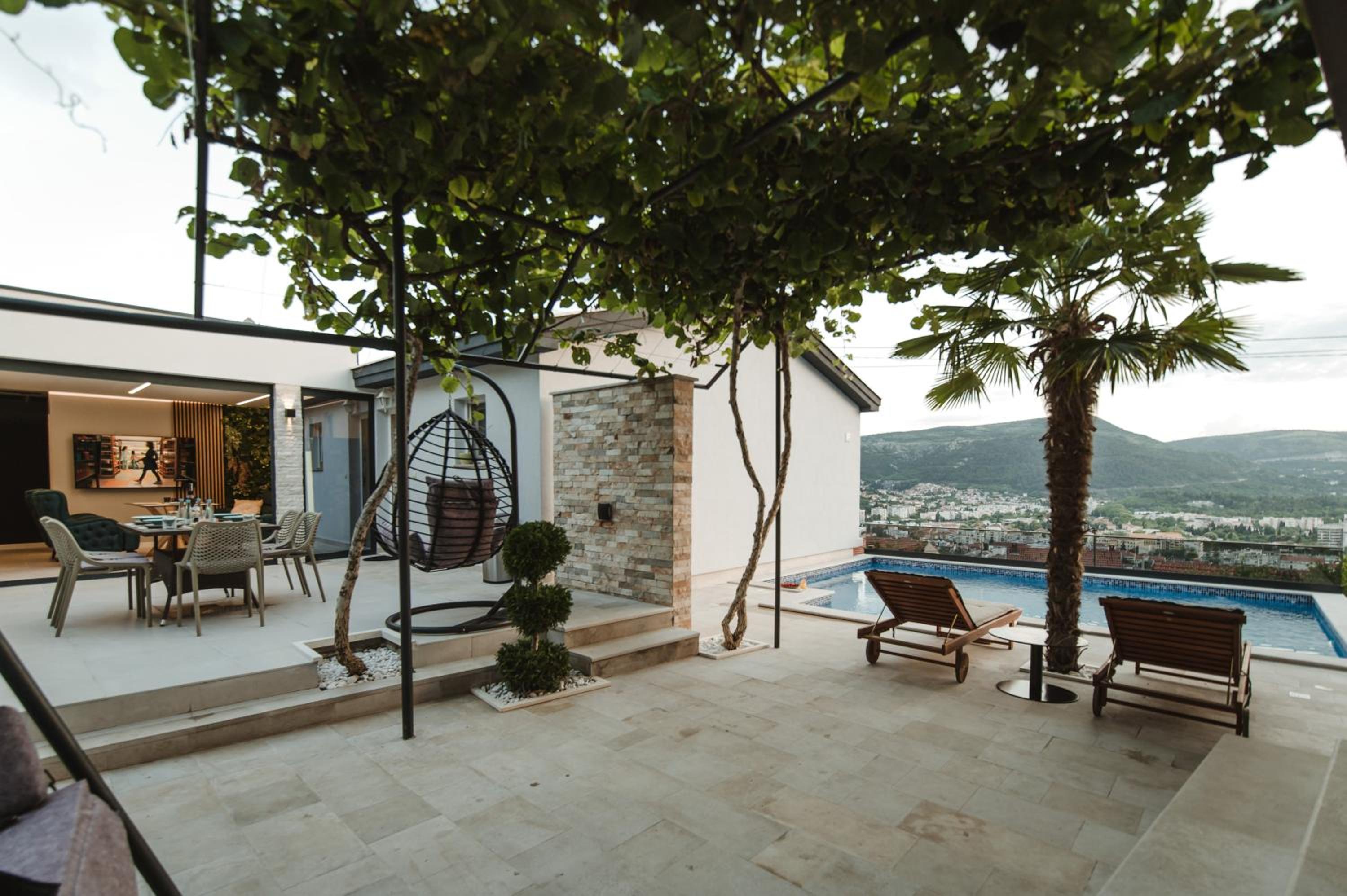 Villa View Mostar with Jacuzzi & Heated Pool