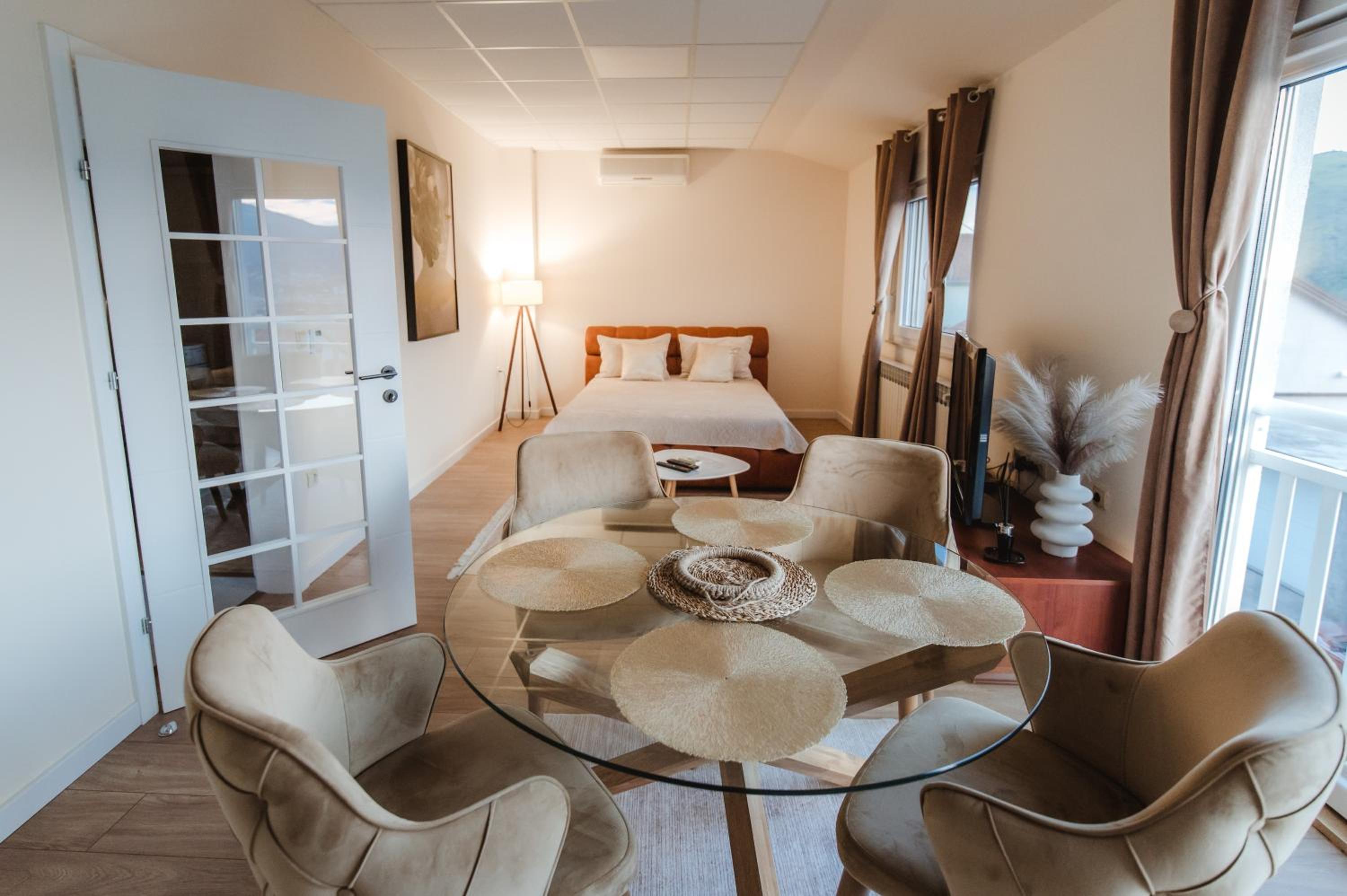 Villa View Mostar with Jacuzzi & Heated Pool