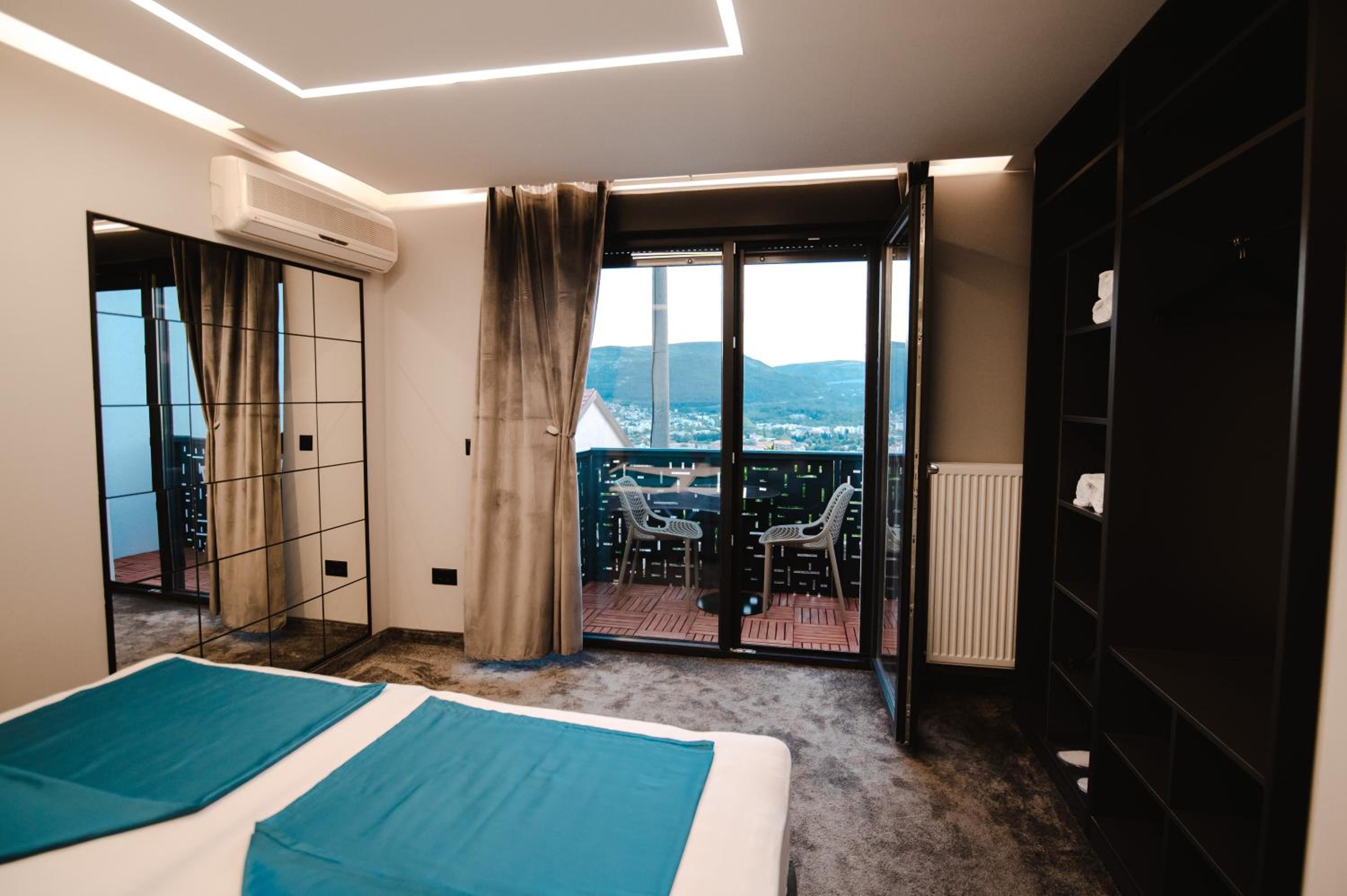 Villa View Mostar with Jacuzzi & Heated Pool
