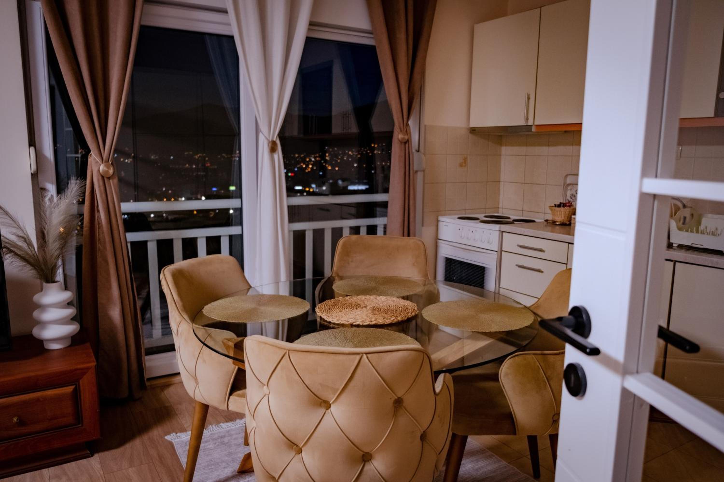 Villa View Mostar with Jacuzzi & Heated Pool
