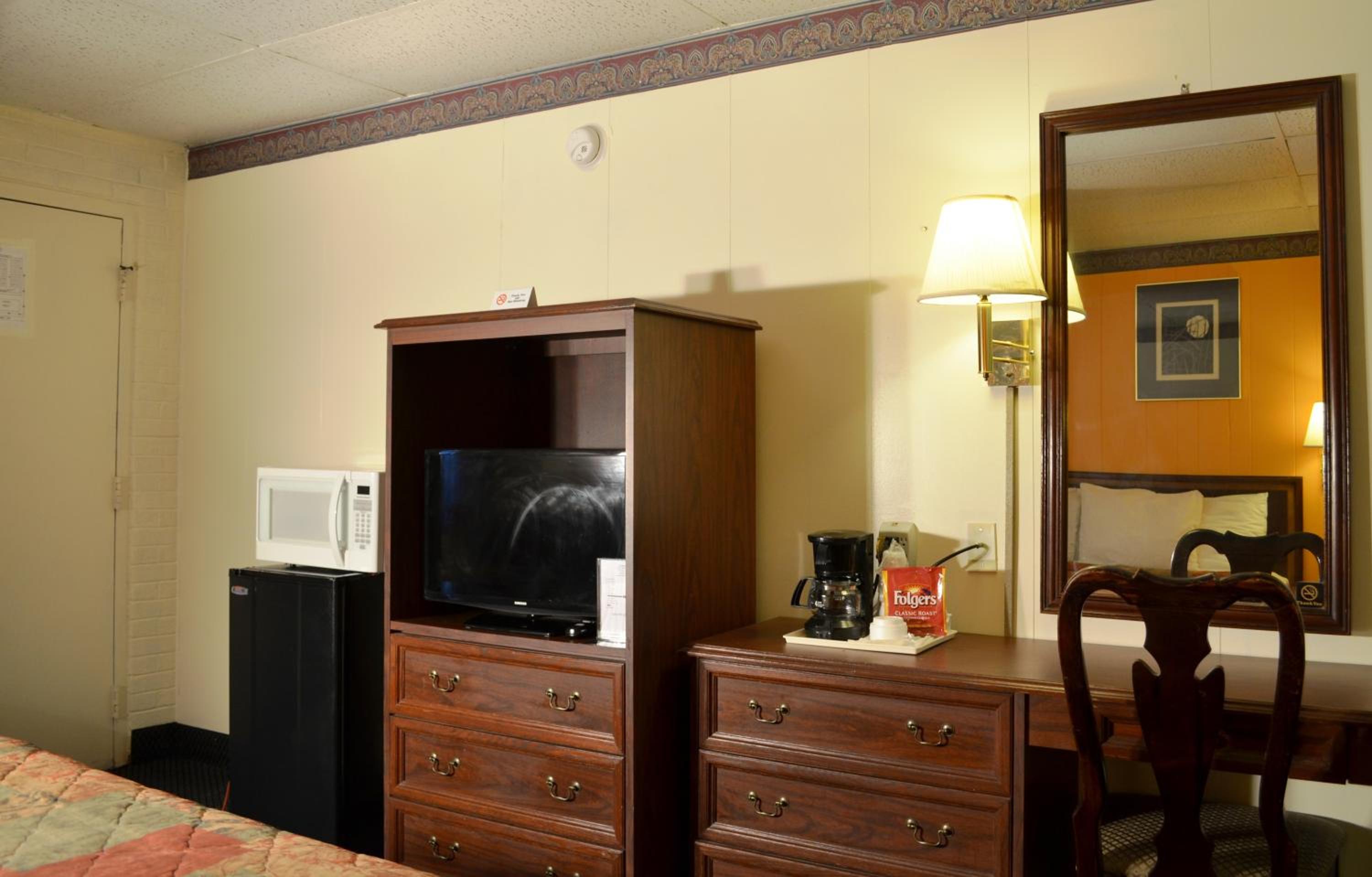 Economy Inn Bluefield - Property Image 11