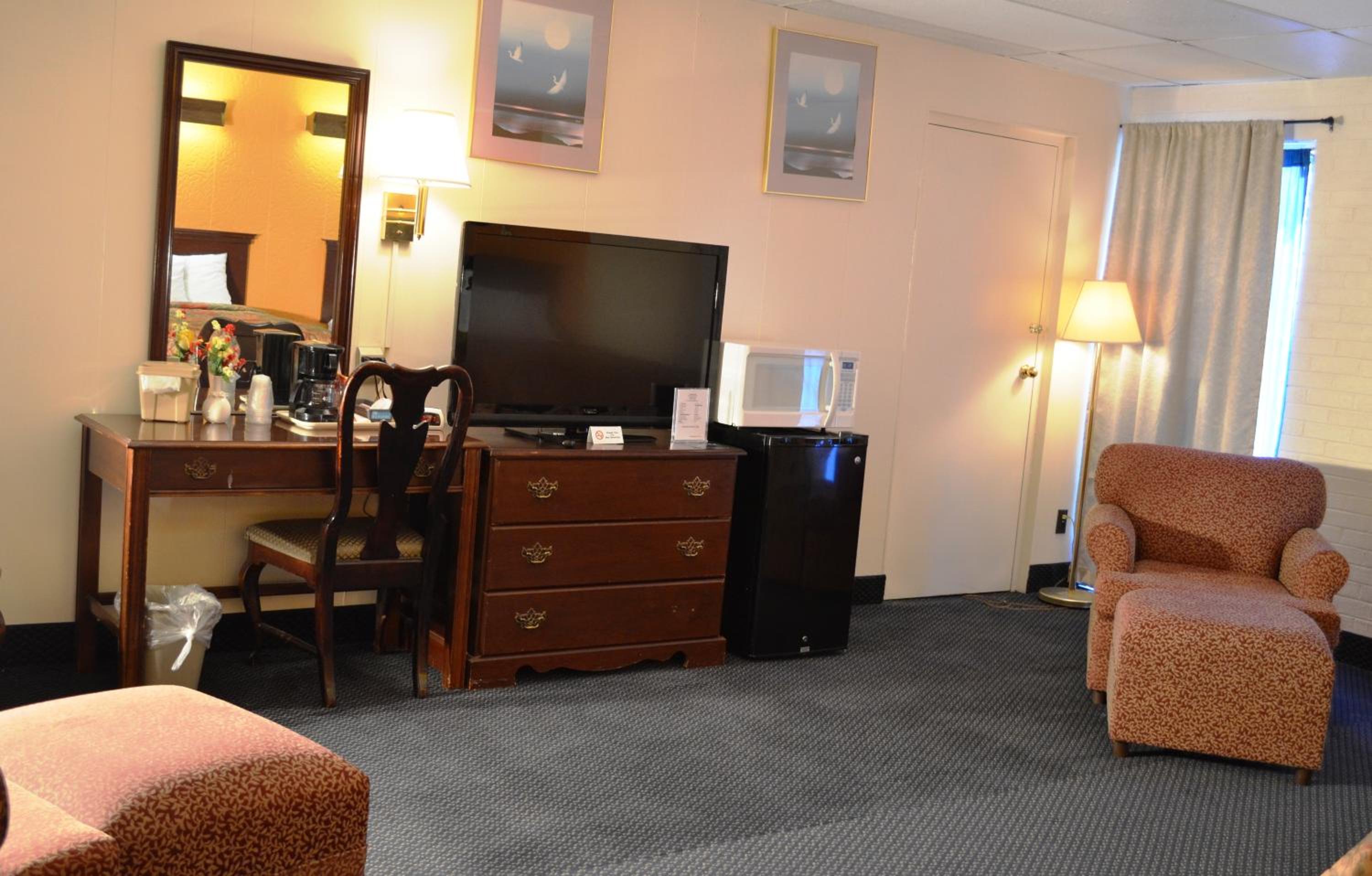 Economy Inn Bluefield - Property Image 9