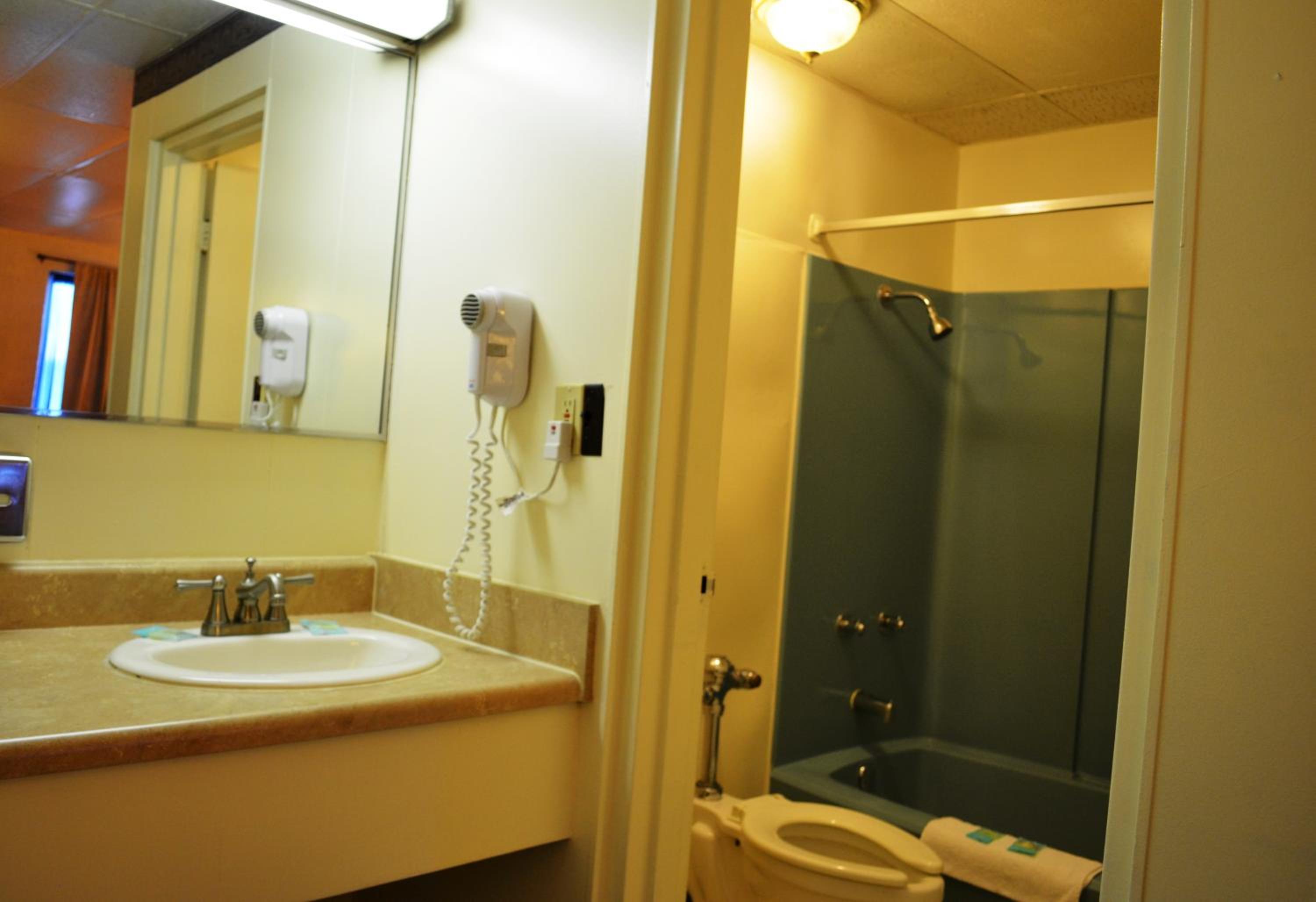 Economy Inn Bluefield - Property Image 8