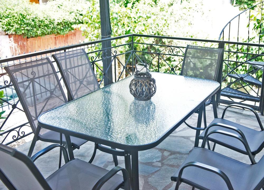 Alexander's Garden House view 3