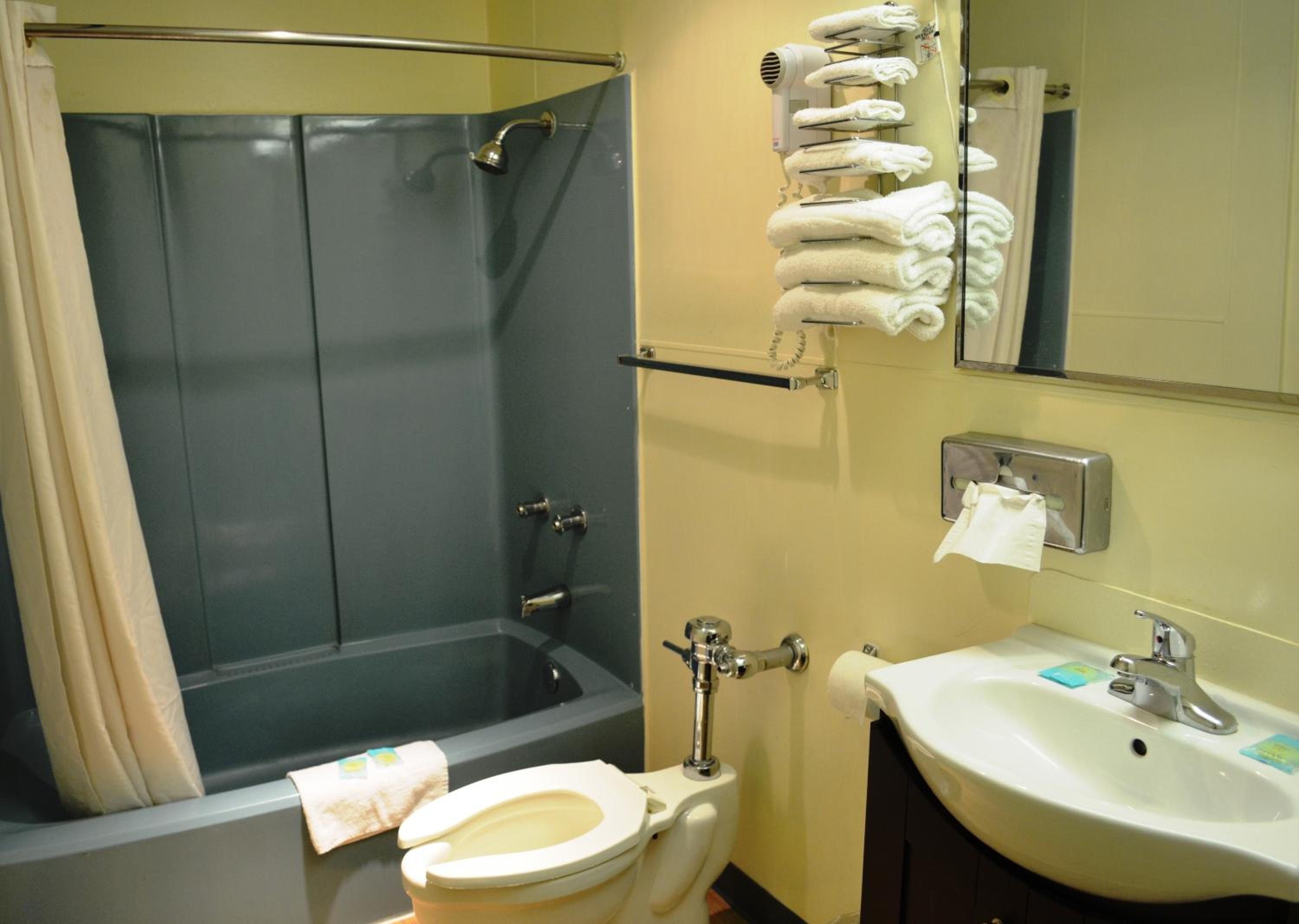 Economy Inn Bluefield - Property Image 7
