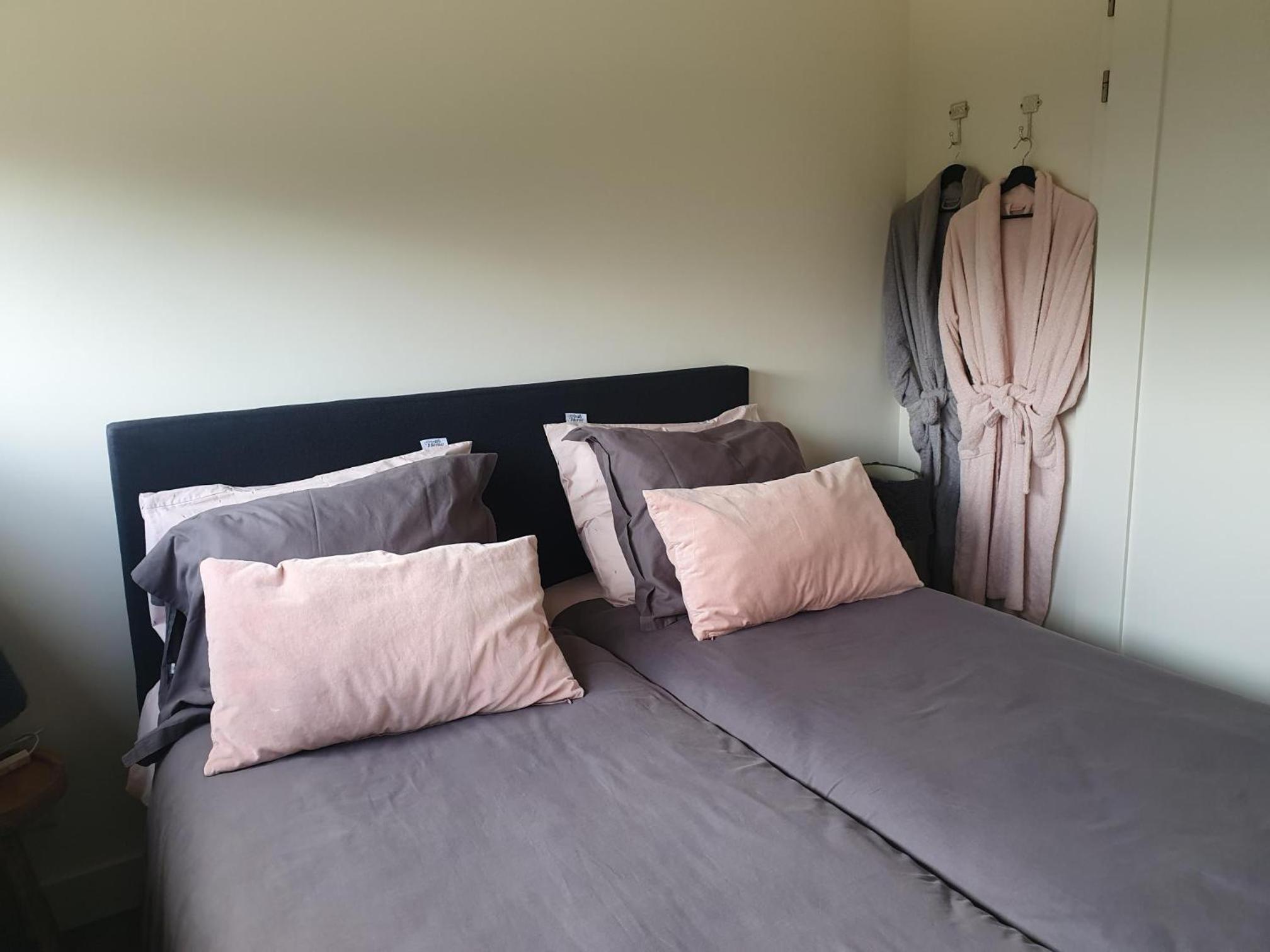 Een klein appartementje zonder keuken in het centrum Sleep at Hamtingh's view 5