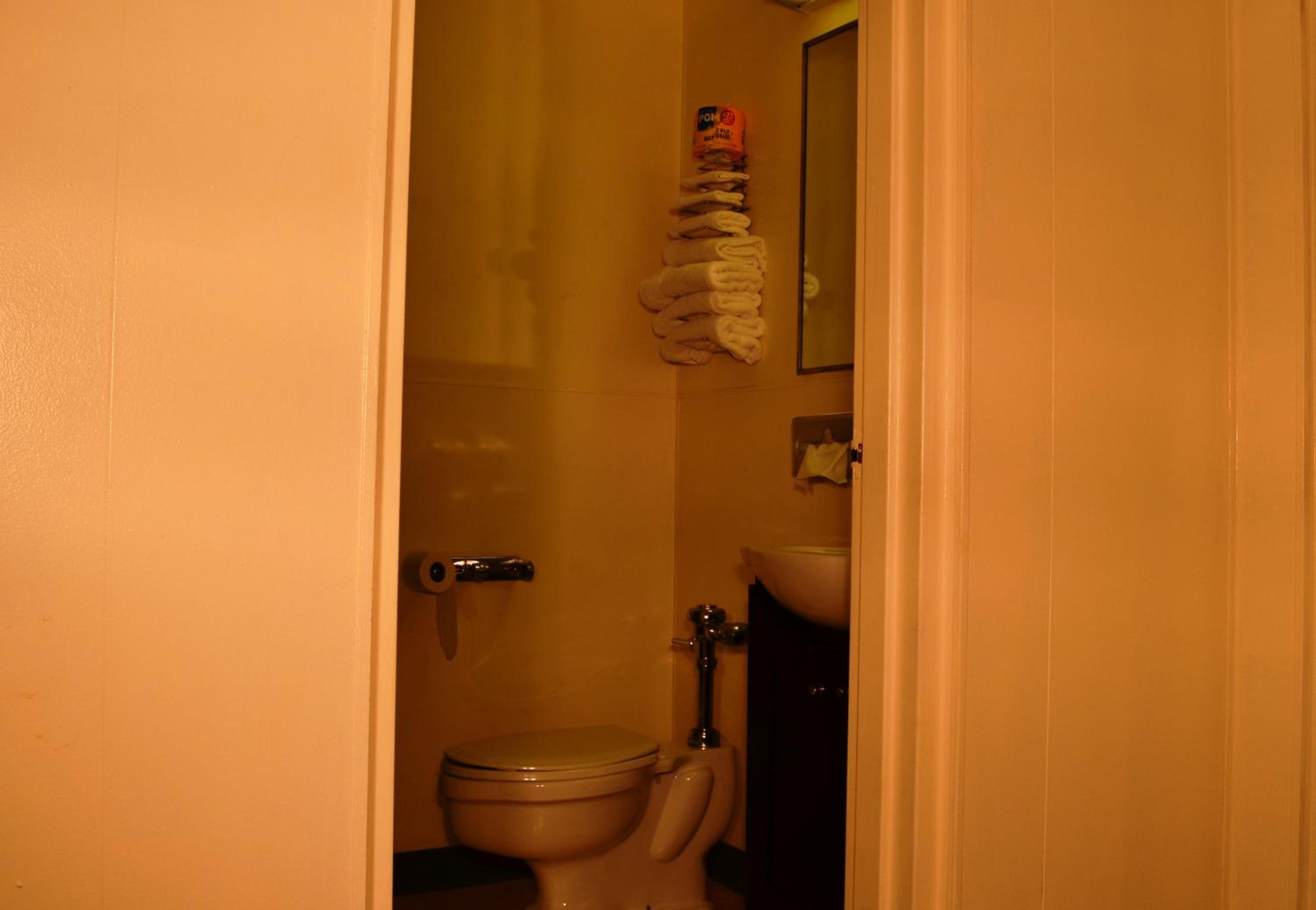 Economy Inn Bluefield - Property Image 2