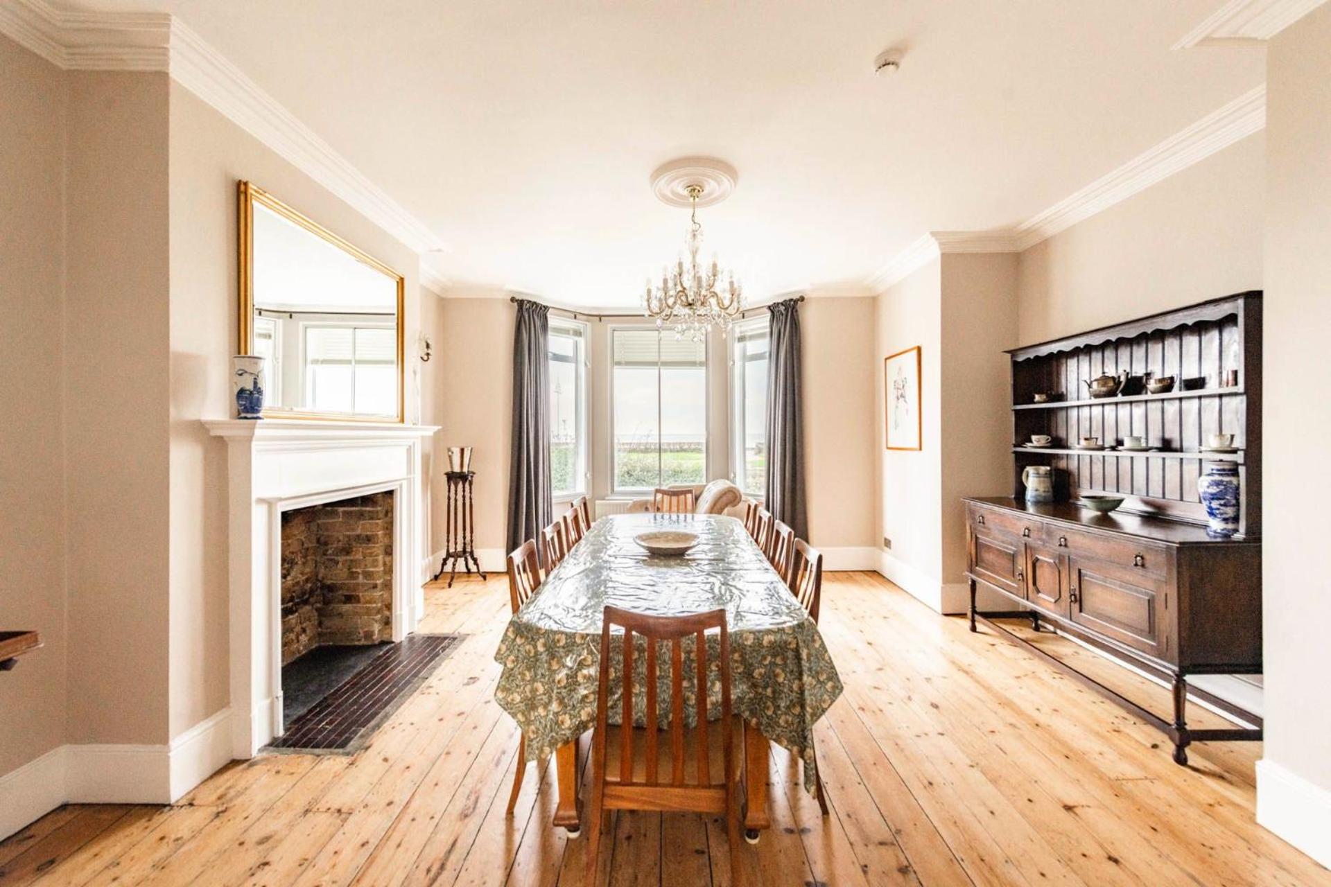 Host & Stay - Wellington House view 4