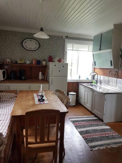 Charmig gård med bastu, strandtomt och utedusch i naturskönt område view 3