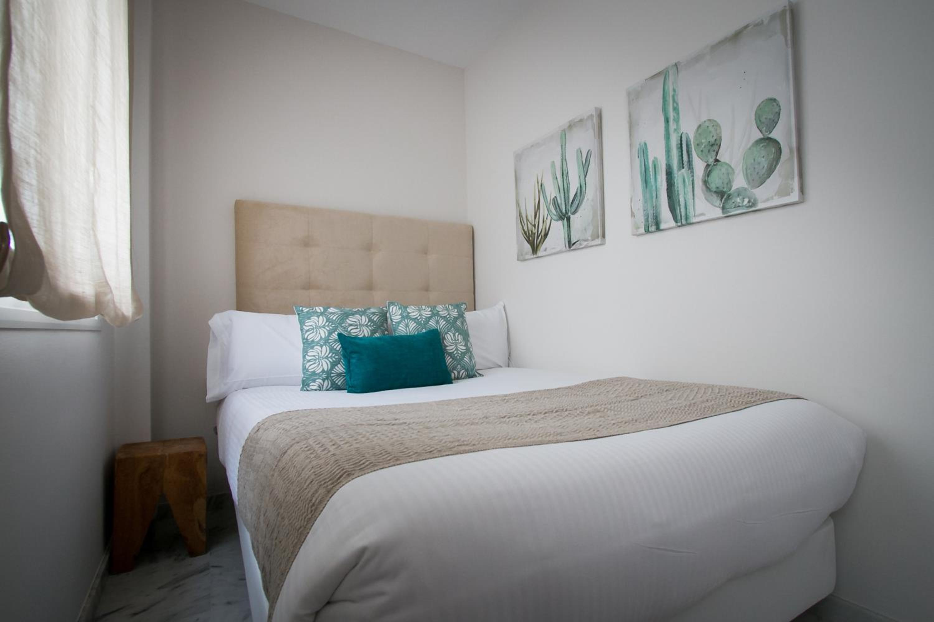 H2M Peña French Balcony, Smart TV & Parking Option