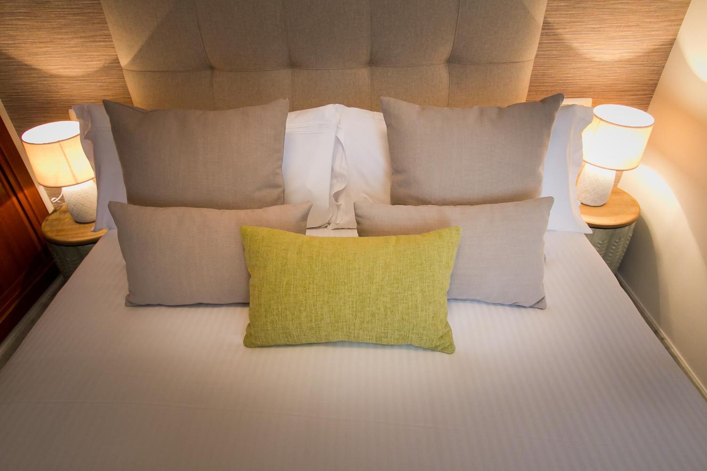 H2M Peña French Balcony, Smart TV & Parking Option