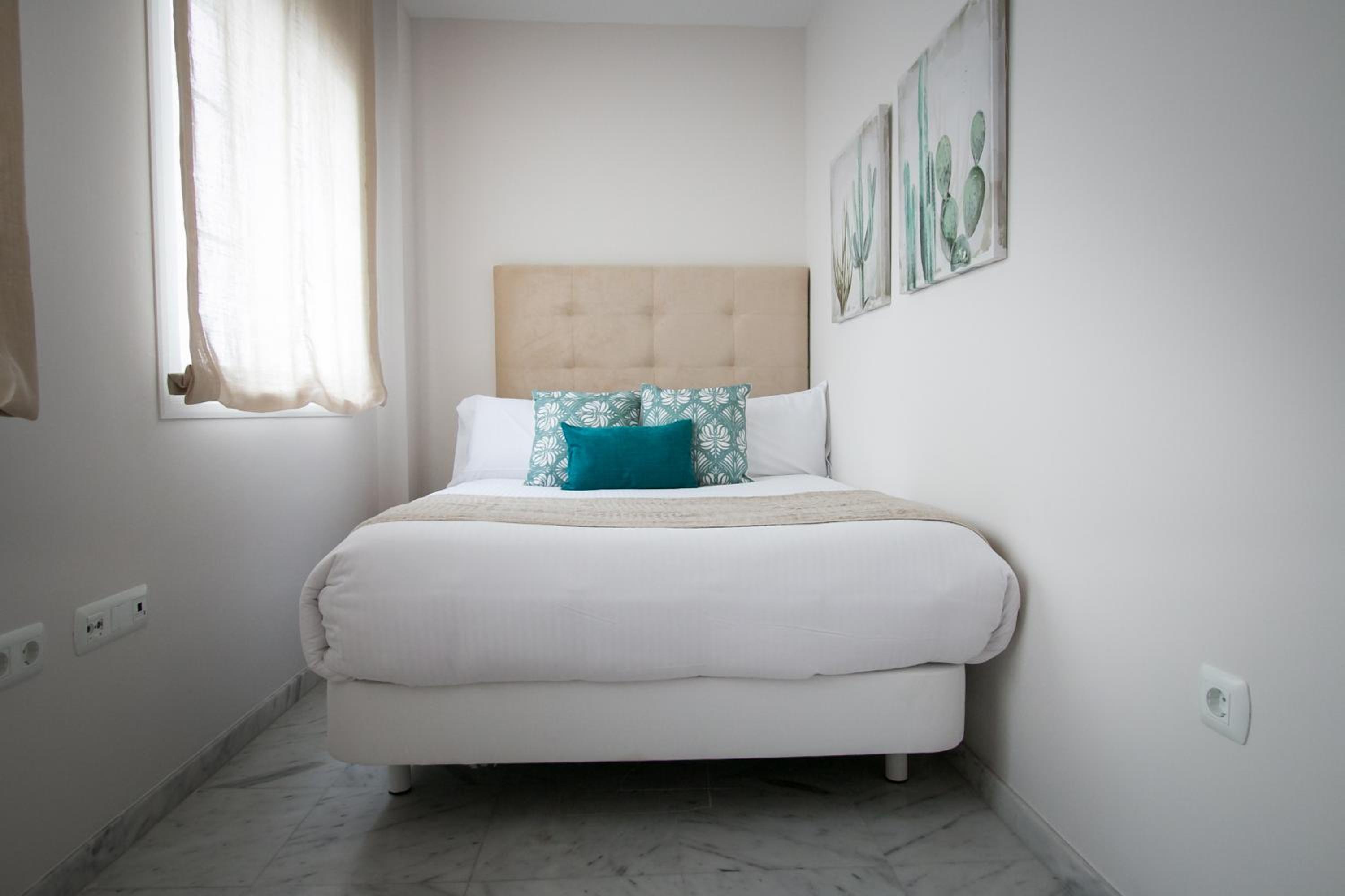 H2M Peña French Balcony, Smart TV & Parking Option