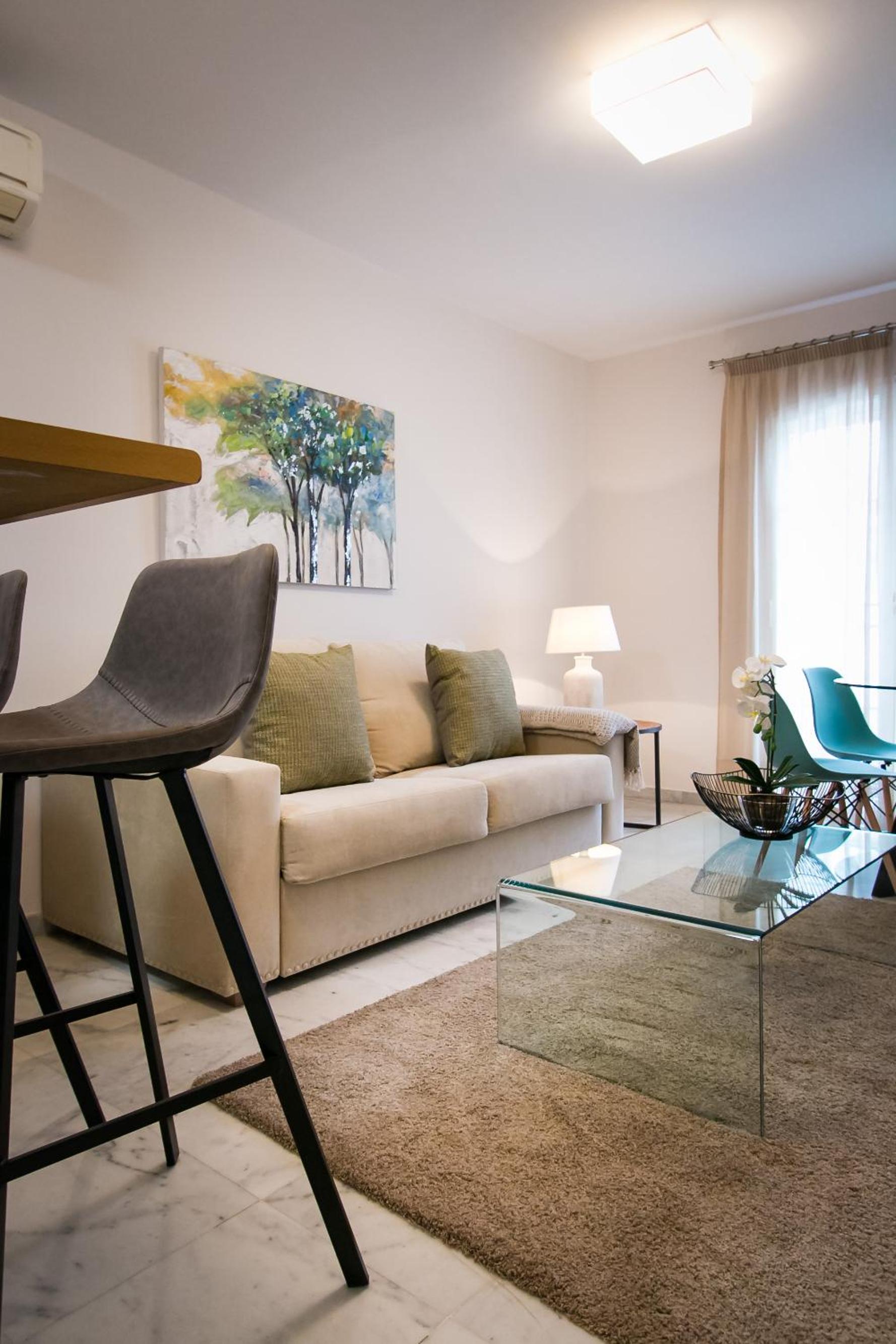 H2M Peña French Balcony, Smart TV & Parking Option