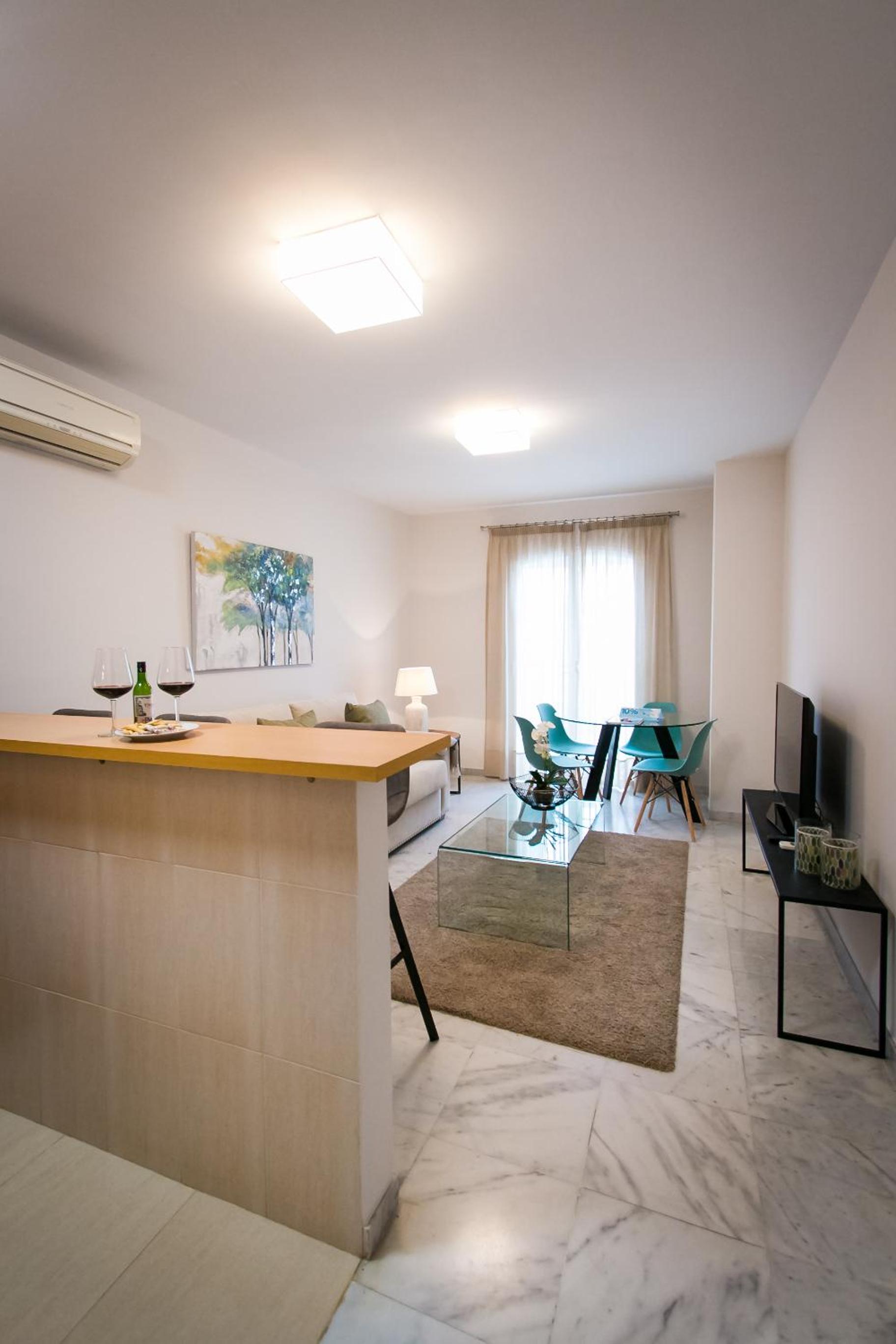 H2M Peña French Balcony, Smart TV & Parking Option