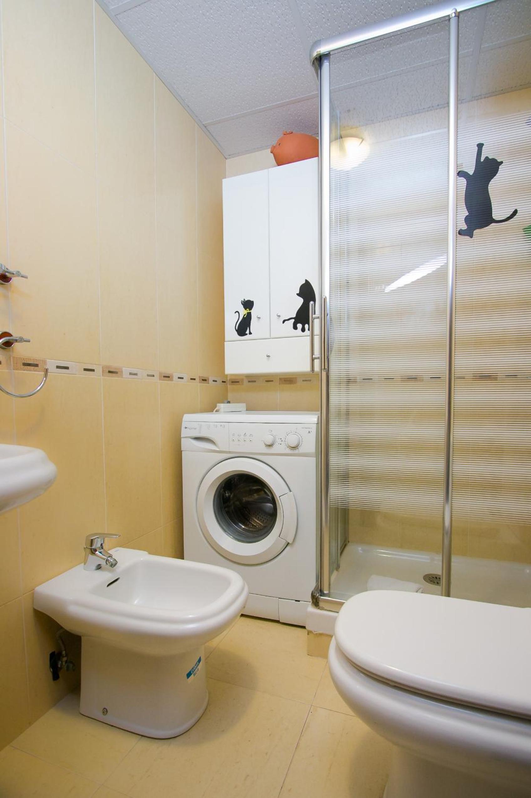 H2M Peña French Balcony, Smart TV & Parking Option