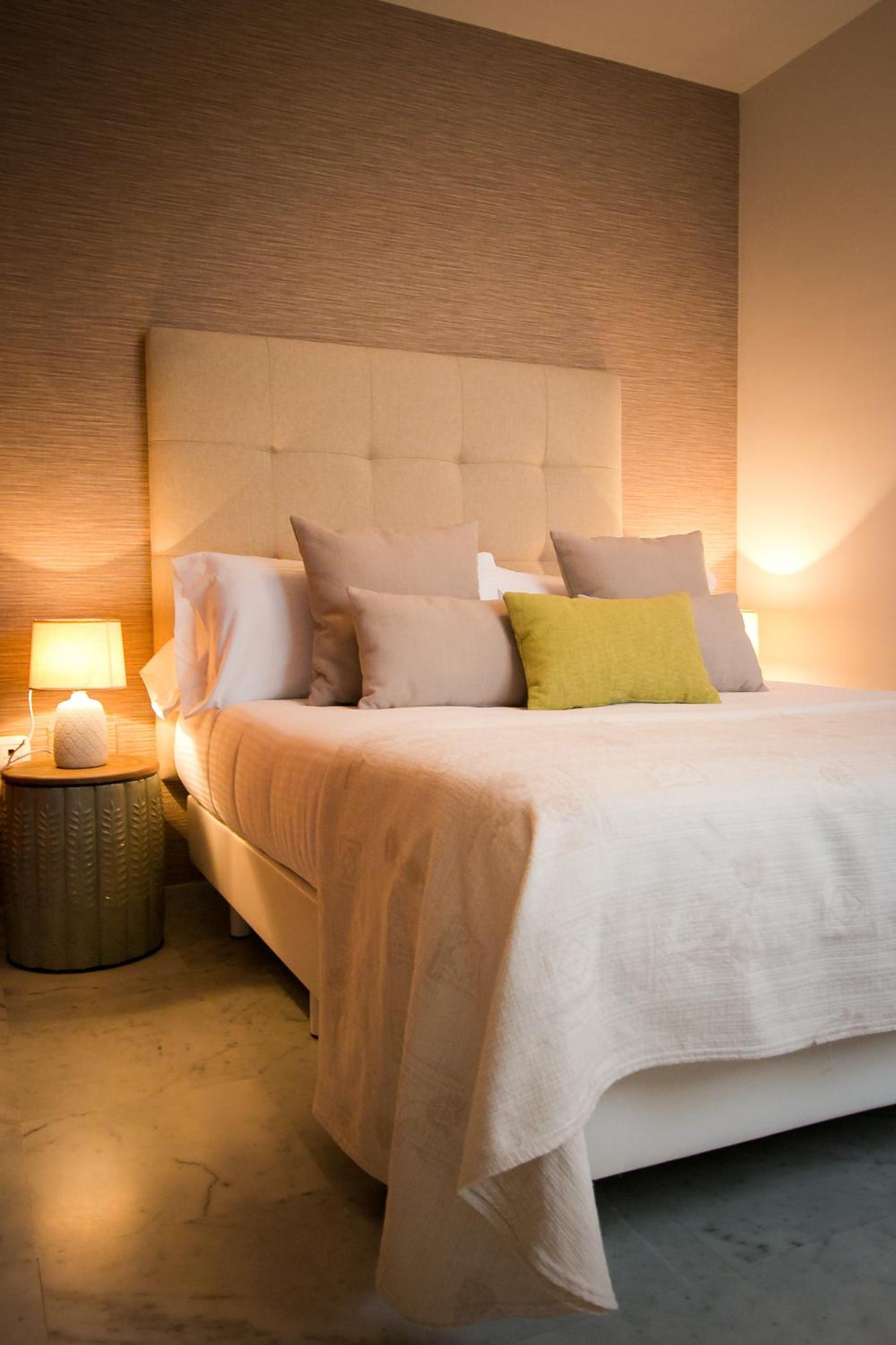 H2M Peña French Balcony, Smart TV & Parking Option