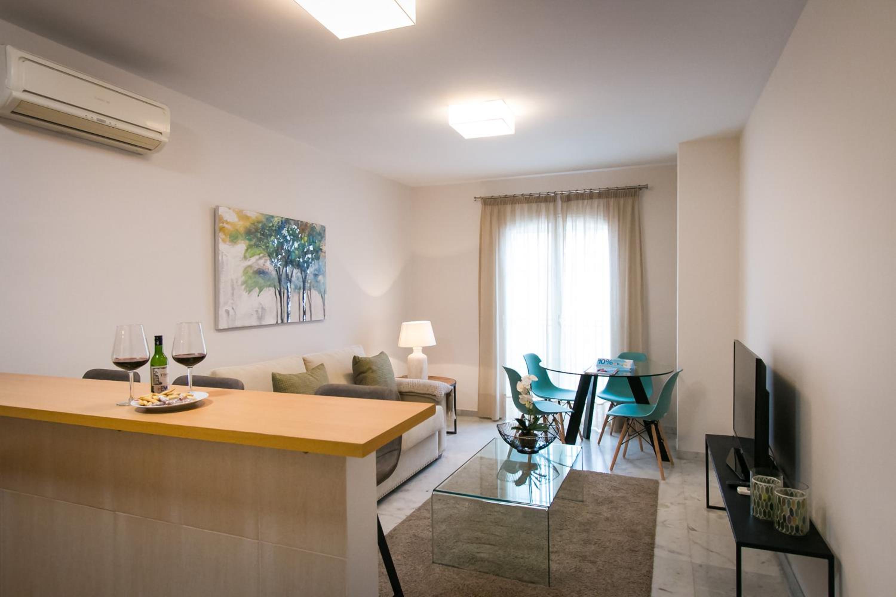 H2M Peña French Balcony, Smart TV & Parking Option