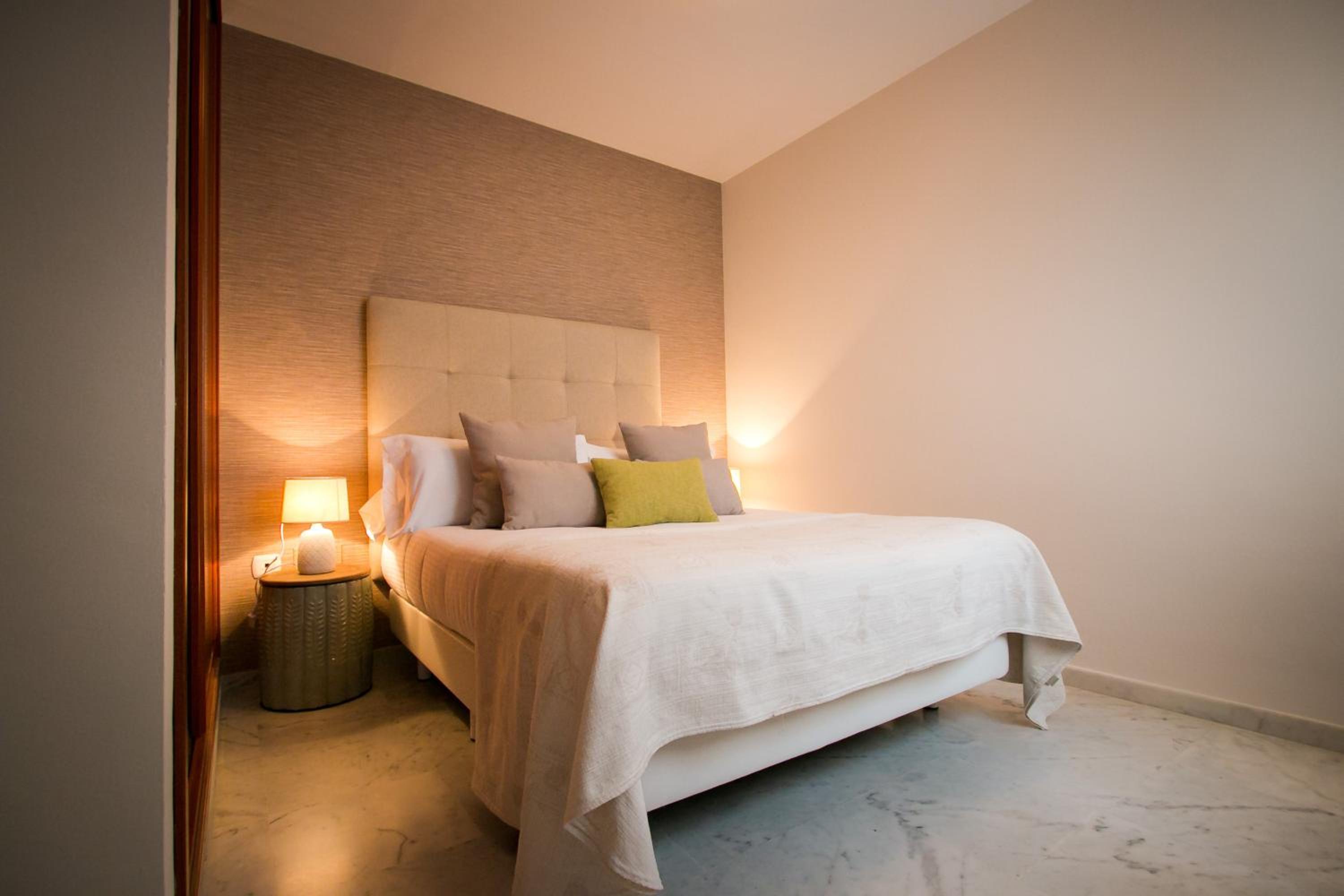 H2M Peña French Balcony, Smart TV & Parking Option