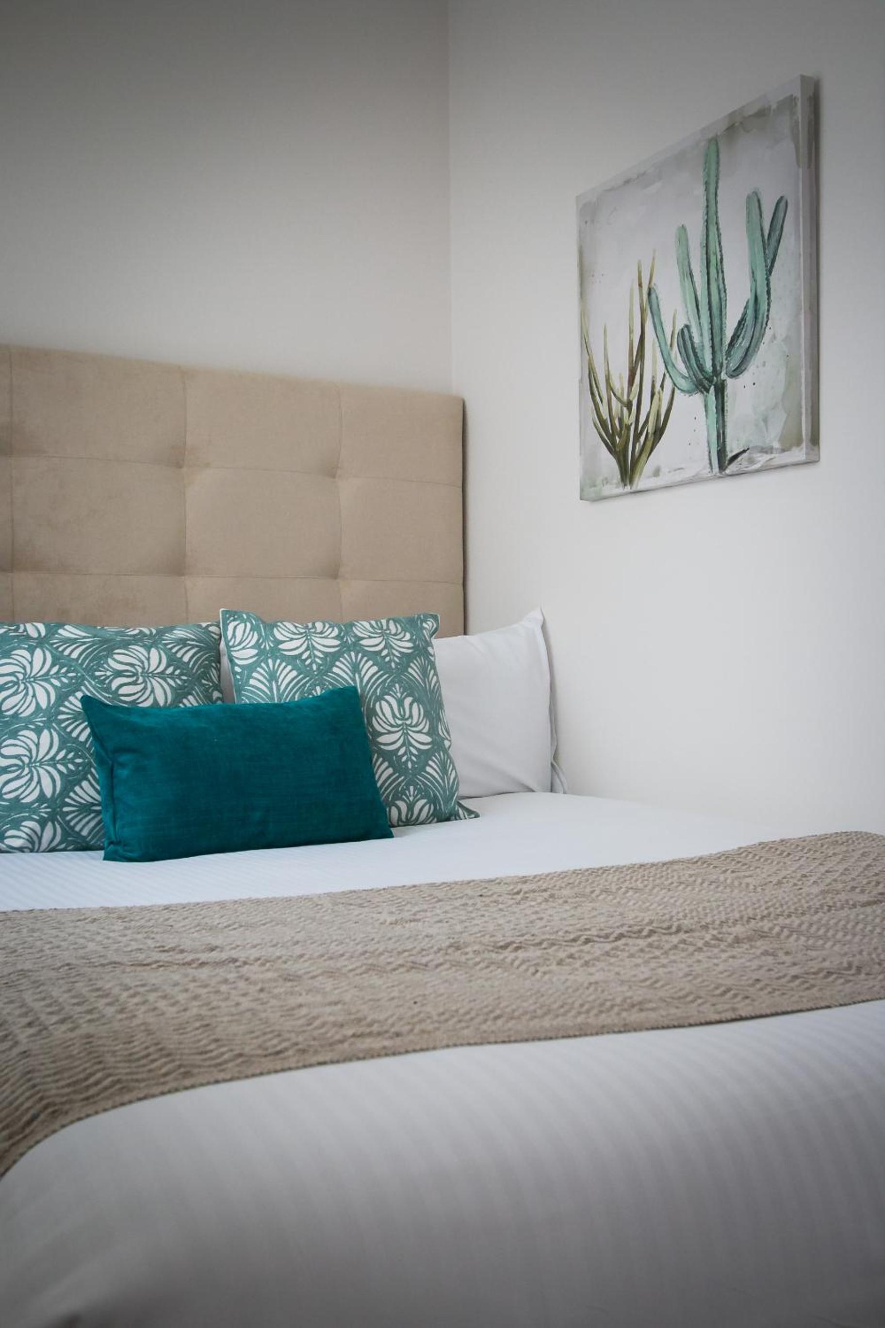 H2M Peña French Balcony, Smart TV & Parking Option