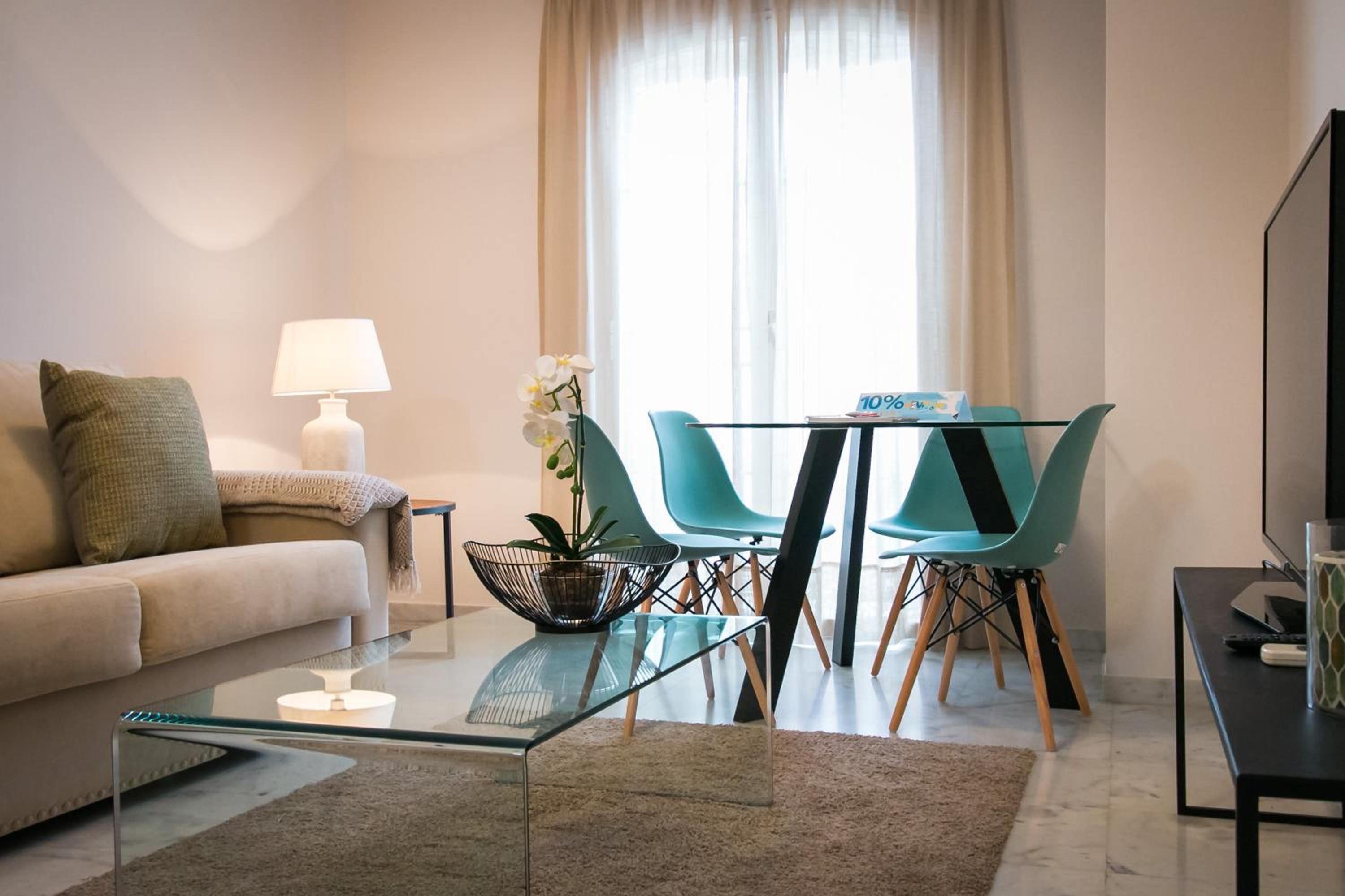 H2M Peña French Balcony, Smart TV & Parking Option