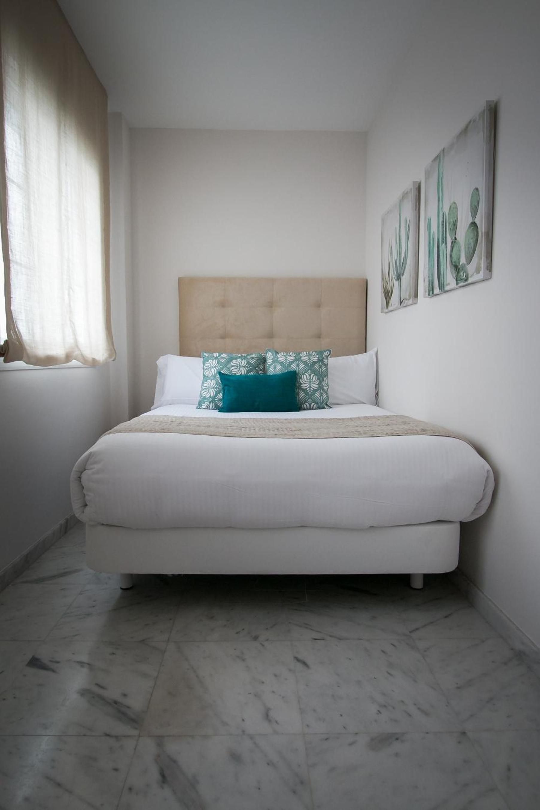 H2M Peña French Balcony, Smart TV & Parking Option