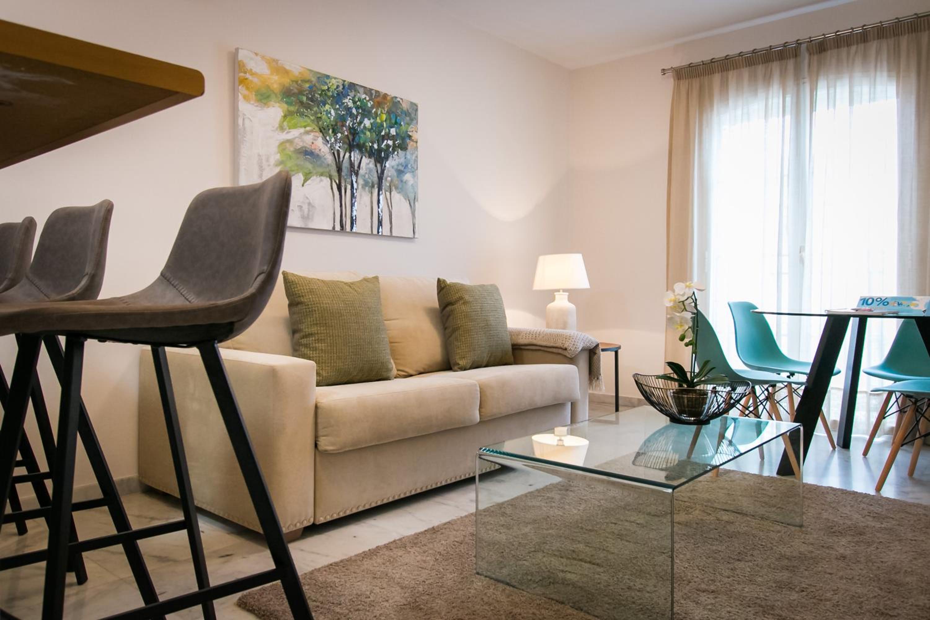 H2M Peña French Balcony, Smart TV & Parking Option