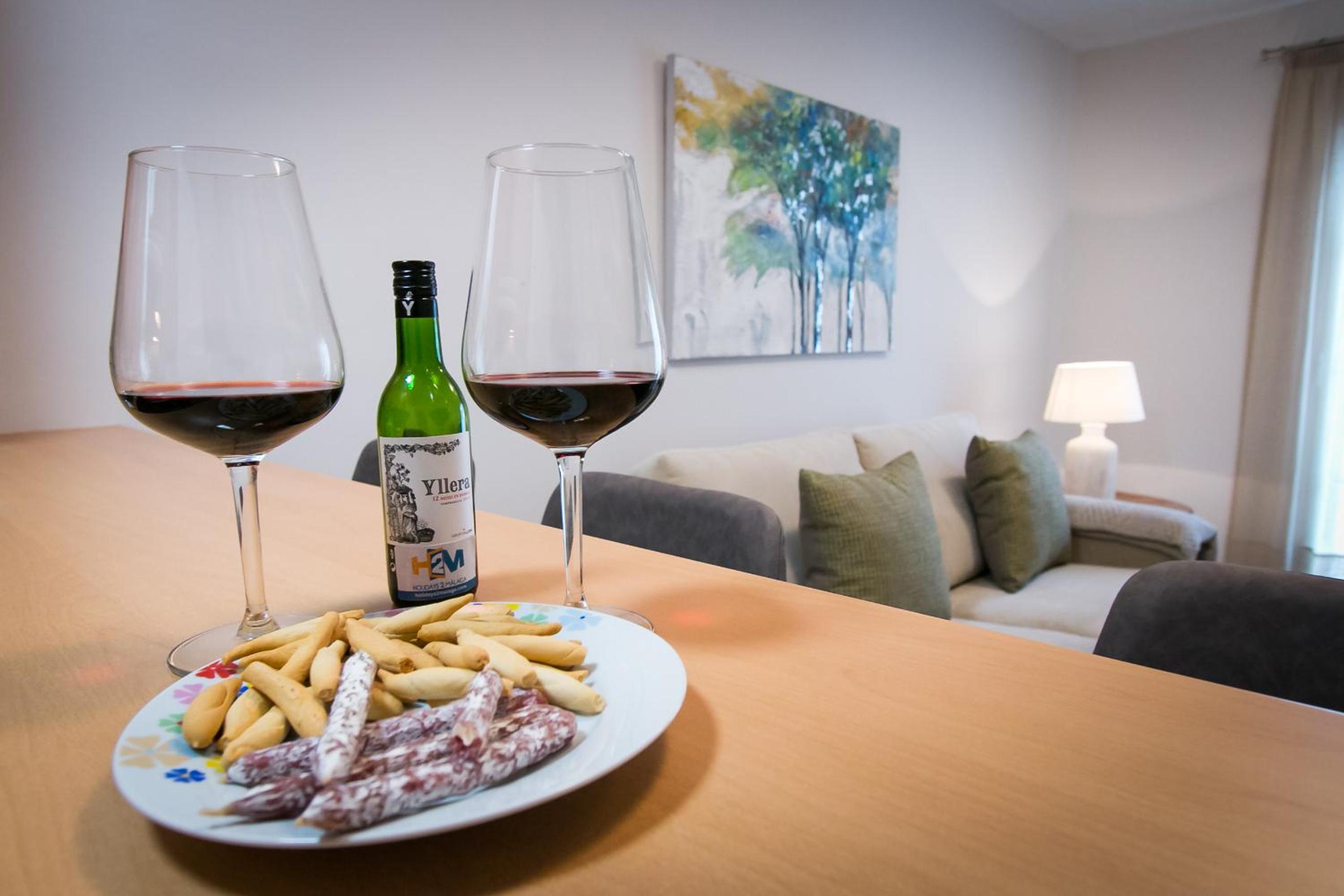 H2M Peña French Balcony, Smart TV & Parking Option