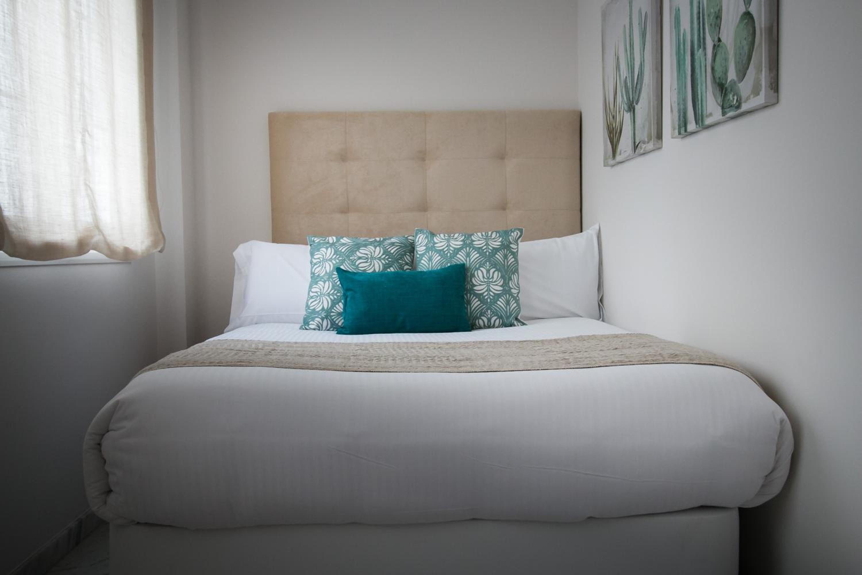 H2M Peña French Balcony, Smart TV & Parking Option
