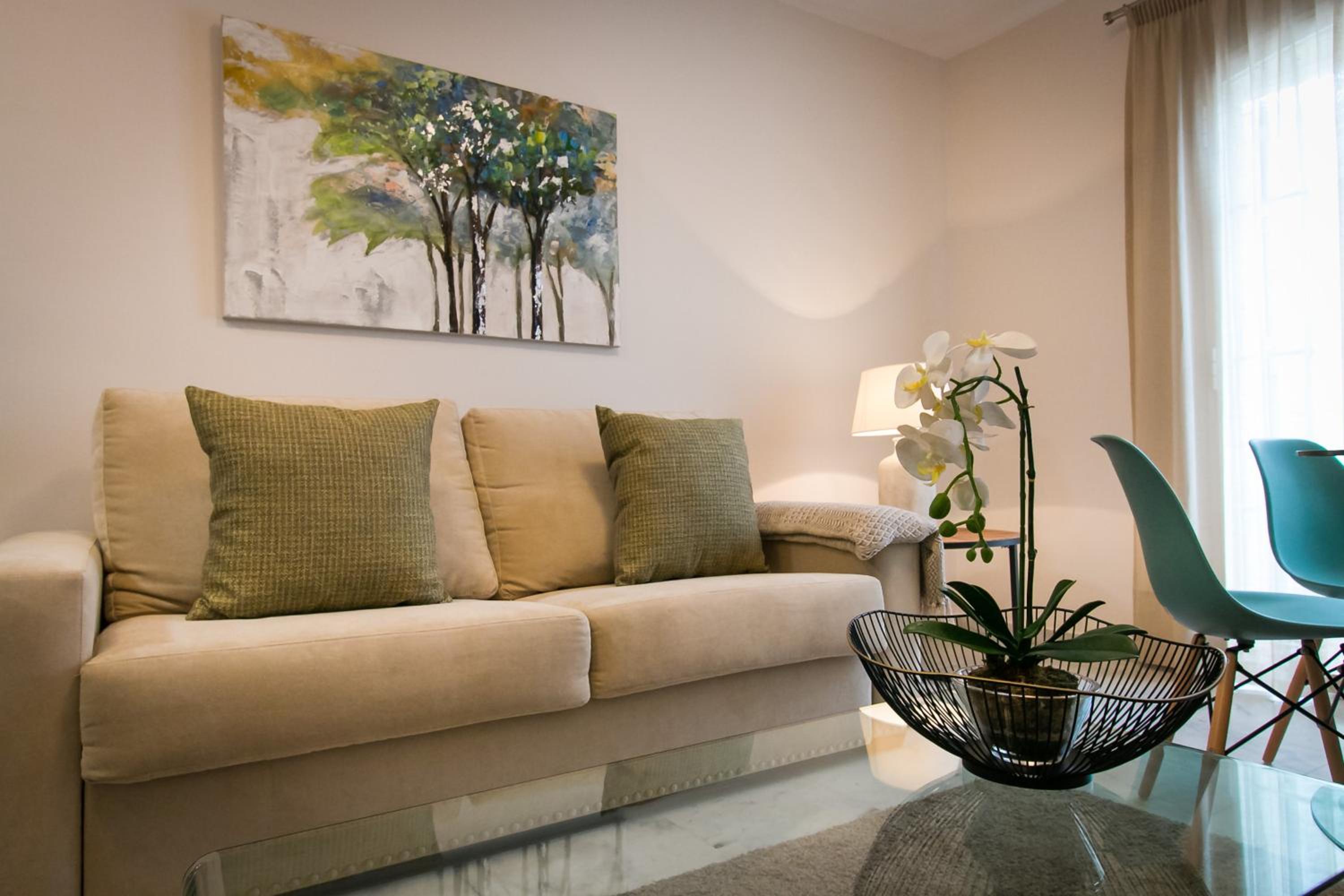 H2M Peña French Balcony, Smart TV & Parking Option