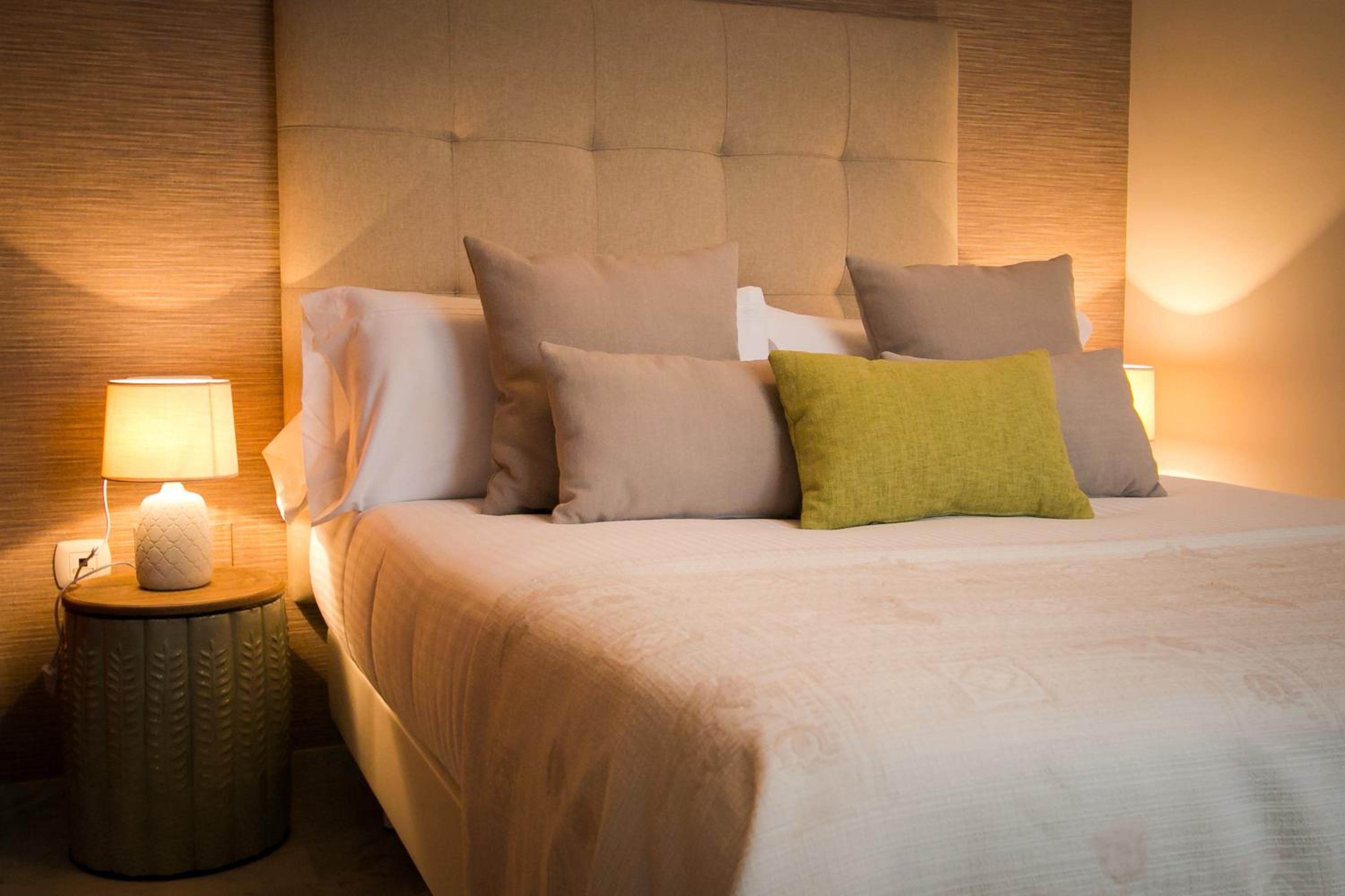 H2M Peña French Balcony, Smart TV & Parking Option
