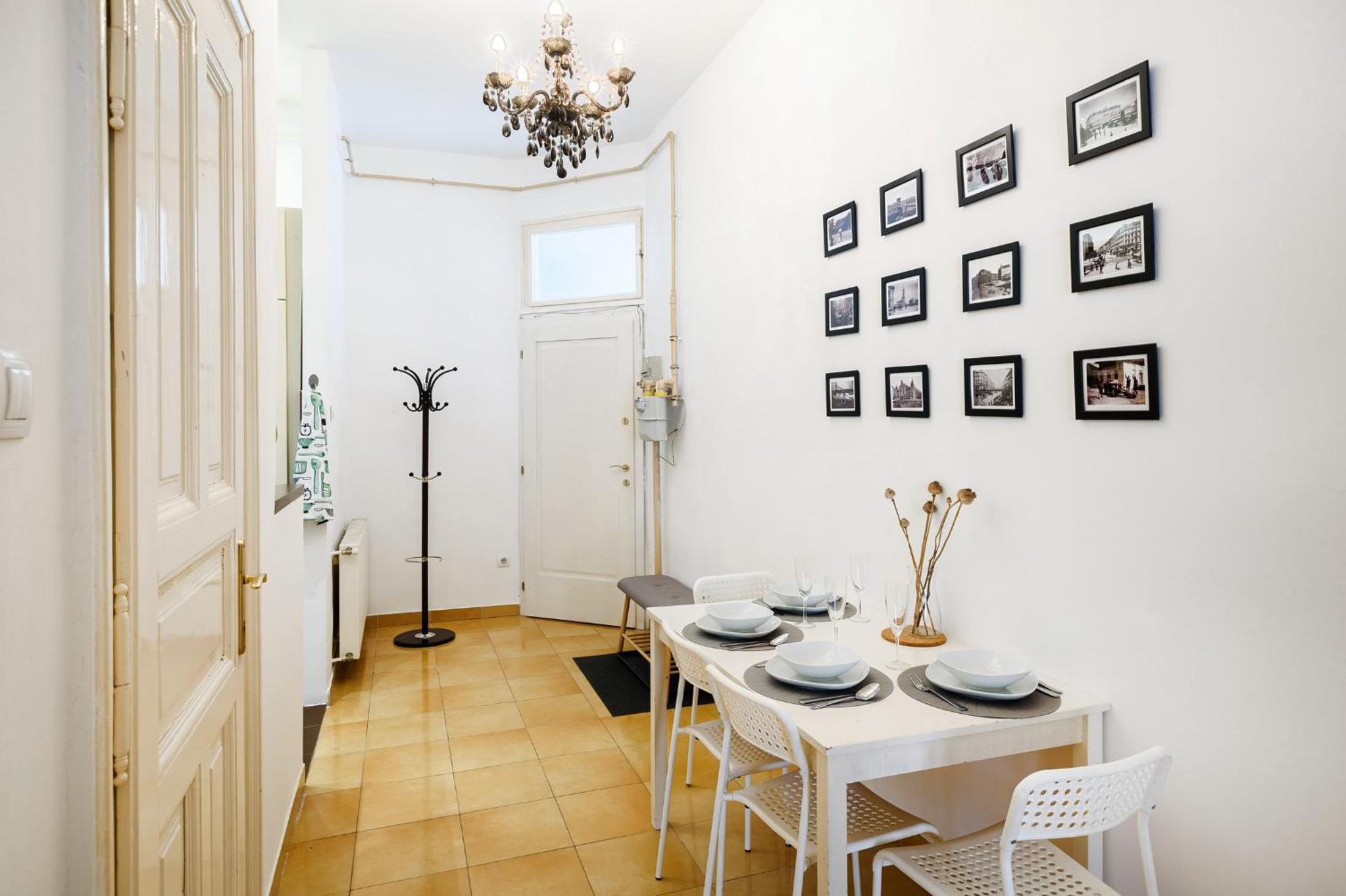 Spacious & serene downtown home with FREE parking view 4