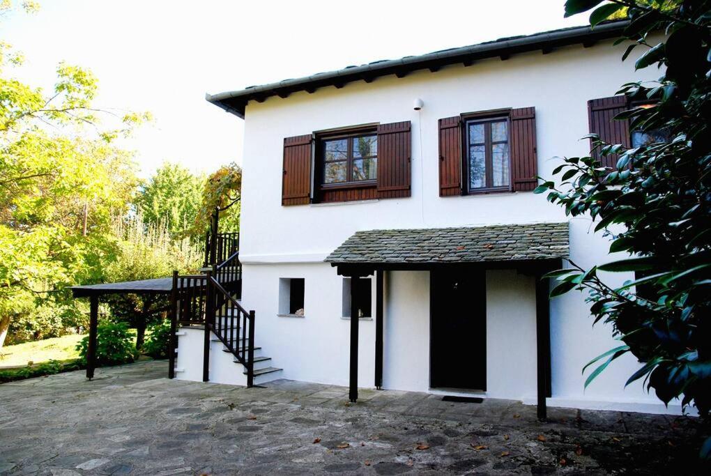 The Cottage in the Trees view 3