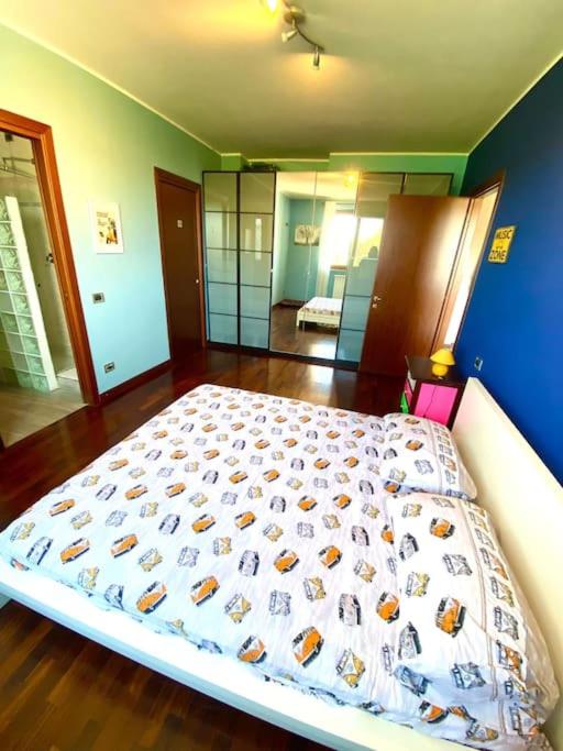 intero Bilocale con terrazzo vicino a Milano view 3