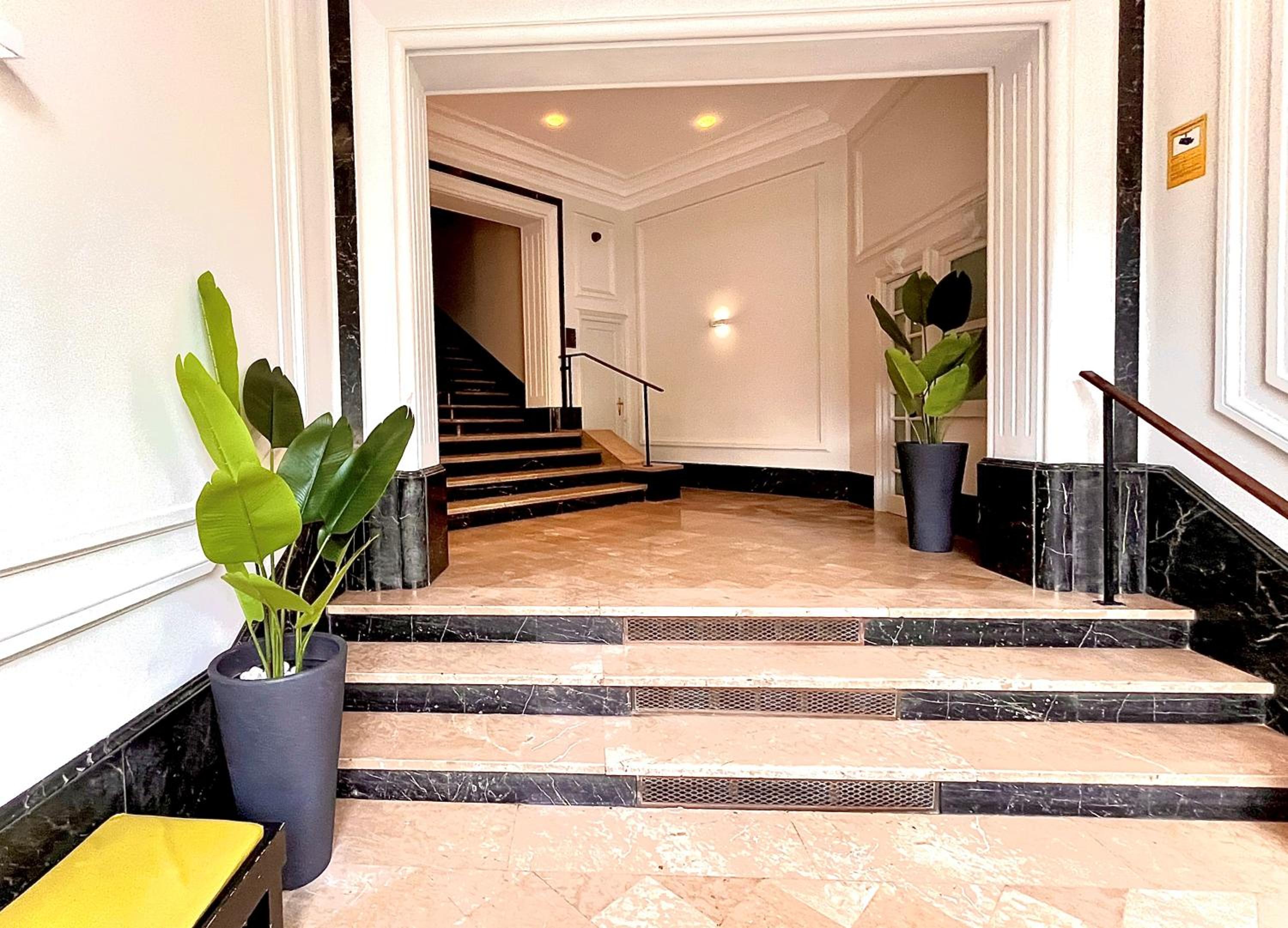 Fisa Rentals Gran Via Apartments