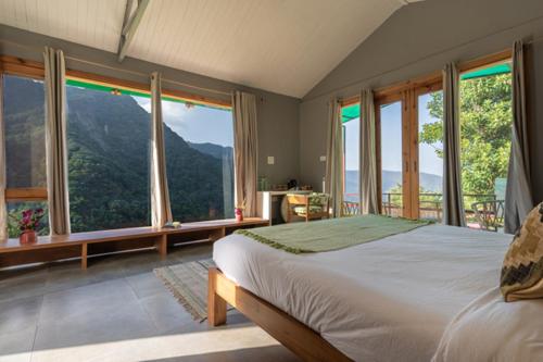 Seclude Pangot, Perch view 2