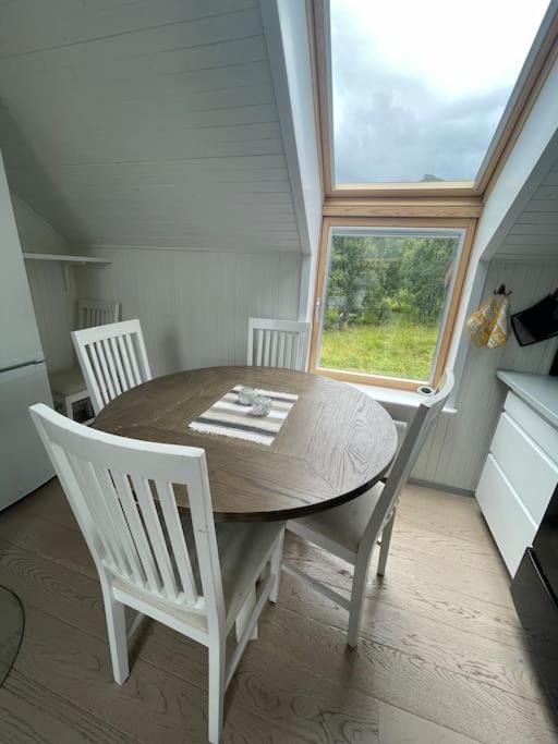 Moderne leilighet med badstue og havutsikt view 3