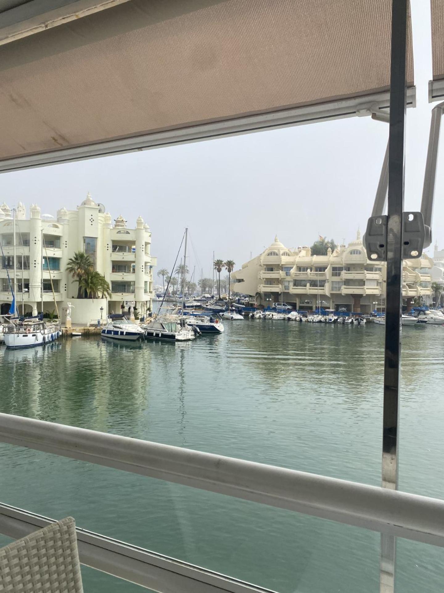 La ventana de Puerto Marina
