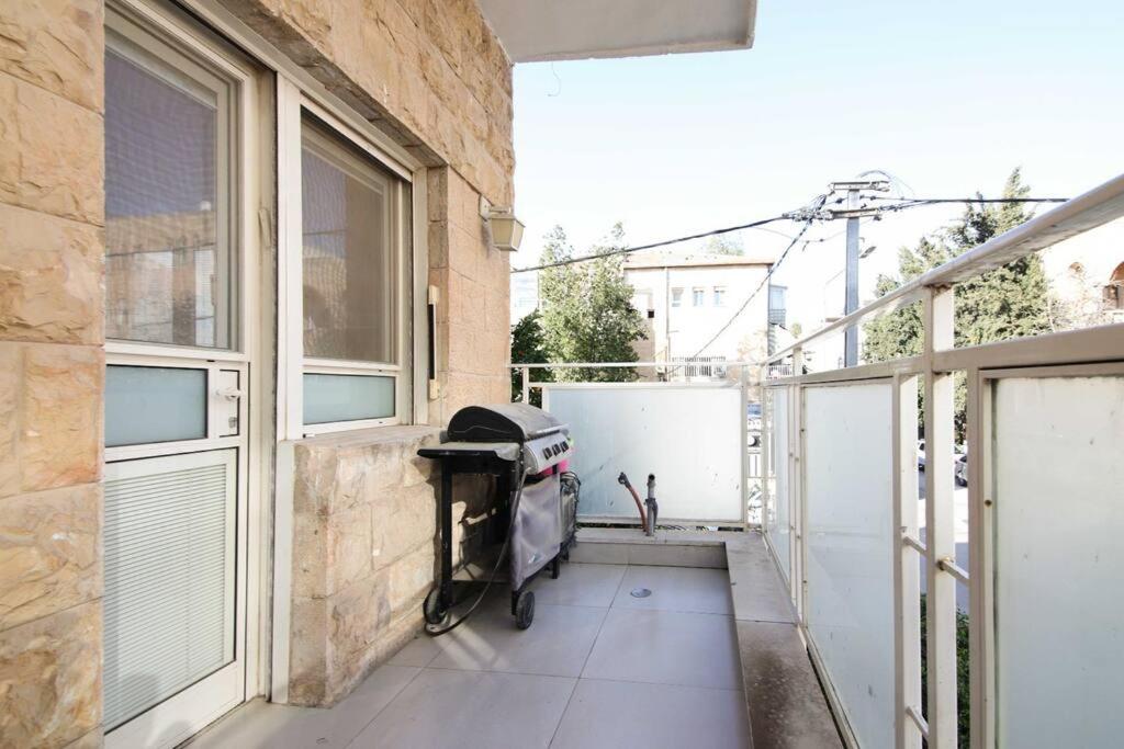 Bright, Spacious, & Homey Central Rechavia Residence view 3